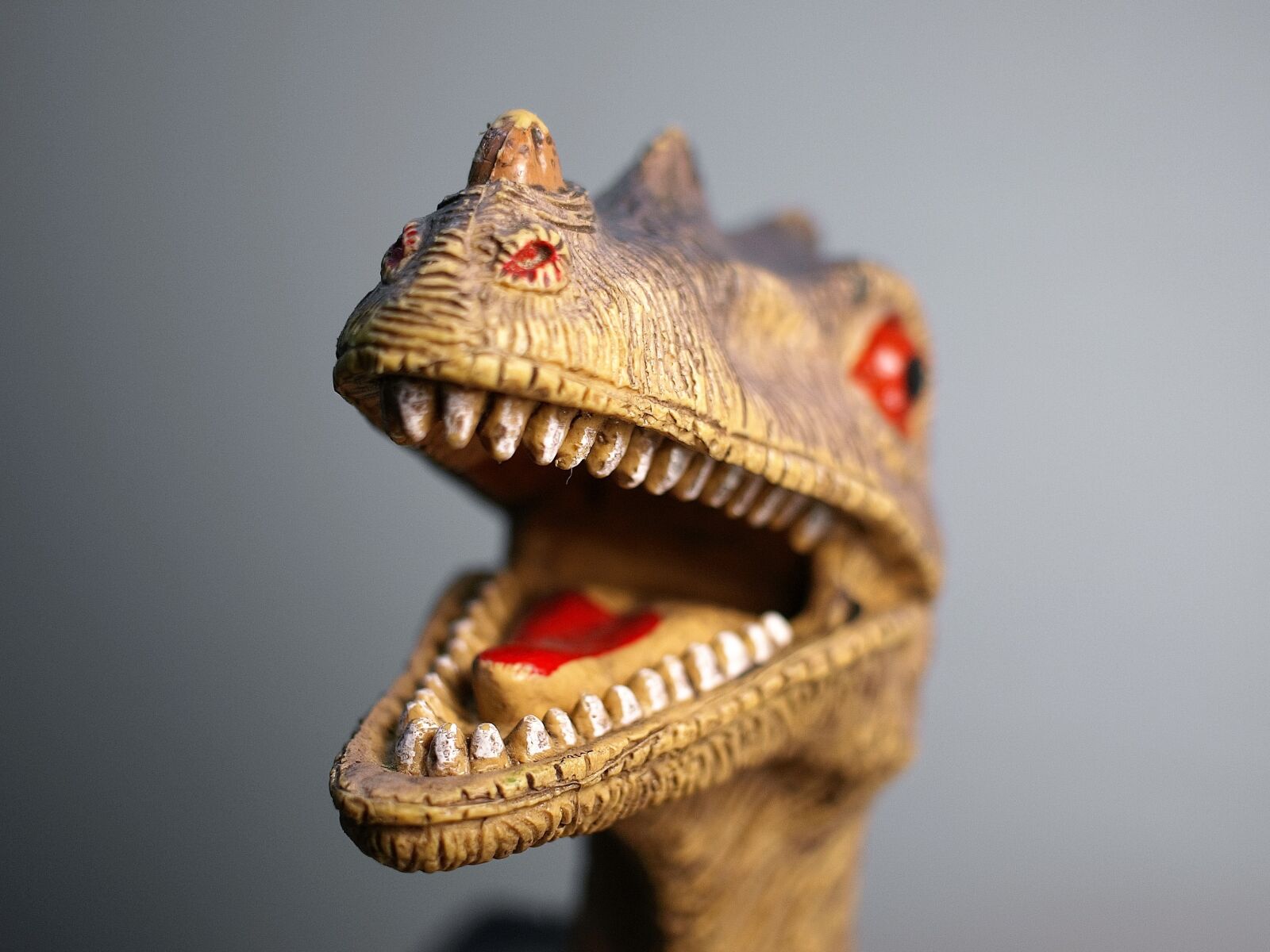 Olympus E-410 (EVOLT E-410) sample photo. Close-up, dinosaur toy, figurine photography