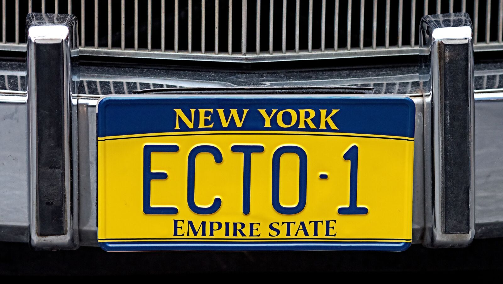 Olympus OM-D E-M5 sample photo. Ghostbusters, ecto-1, licence photography