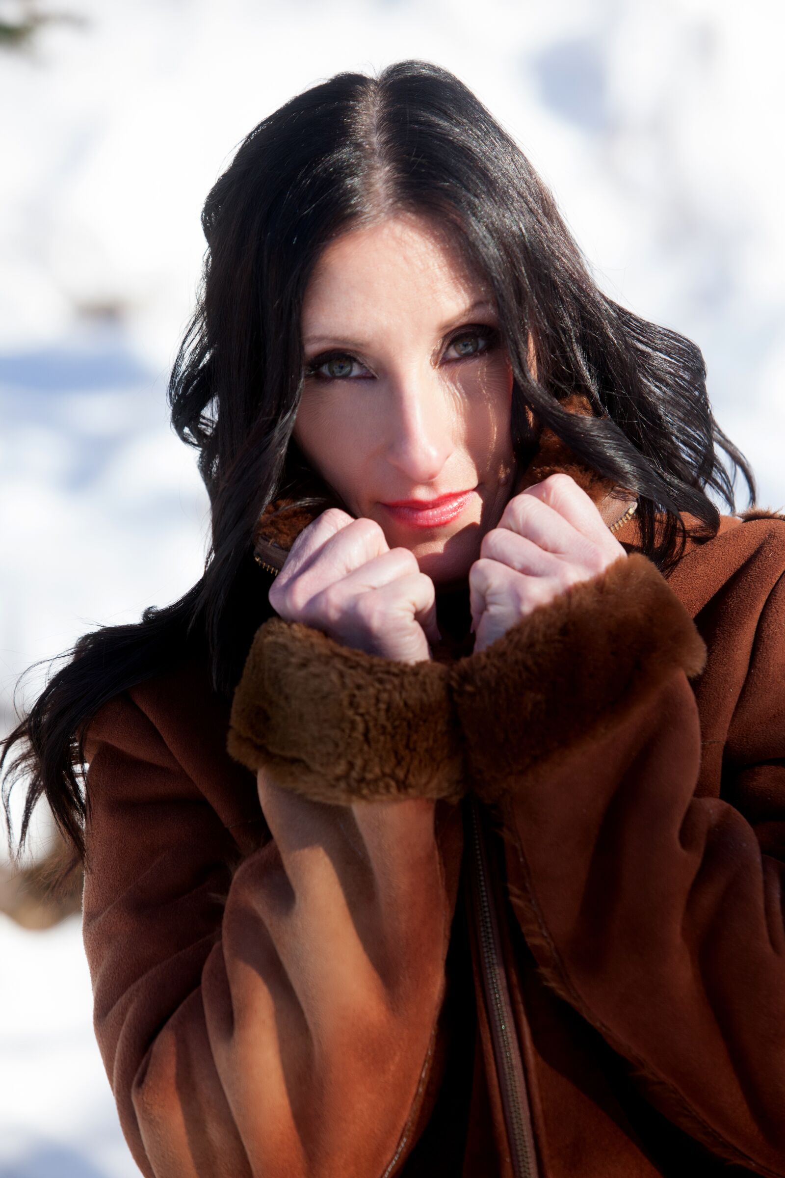 Canon EOS 5D Mark II + Canon EF 70-200mm F2.8L IS USM sample photo. Woman, portrait, brunette photography