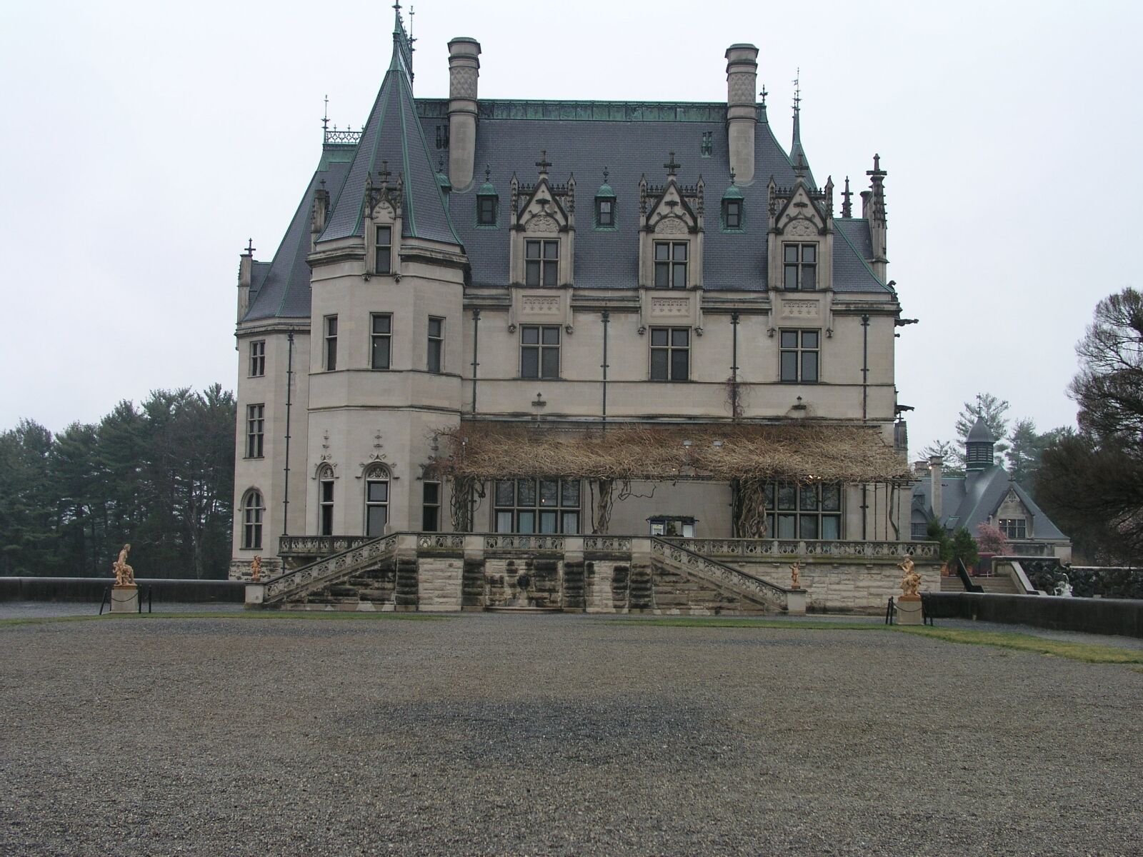 Olympus C5050Z sample photo. Biltmore, house, architecture photography