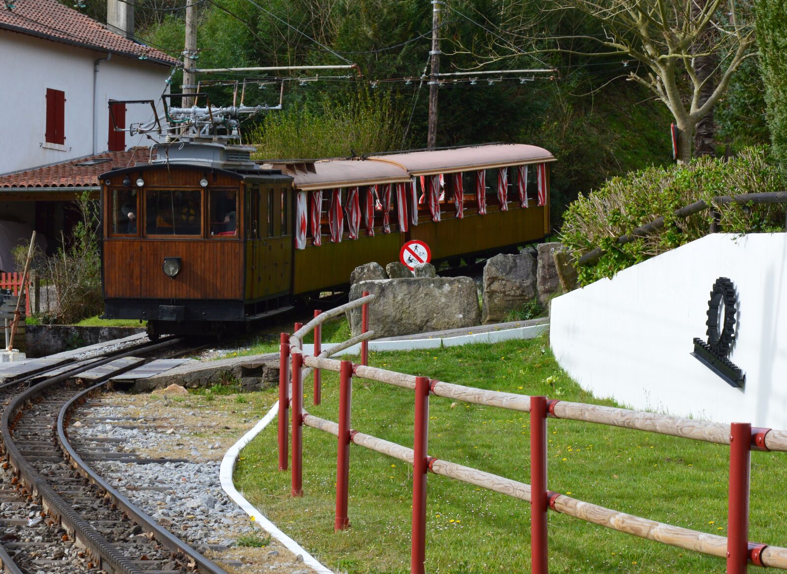 Nikon D3200 sample photo. Cogwheel train, the rhune photography
