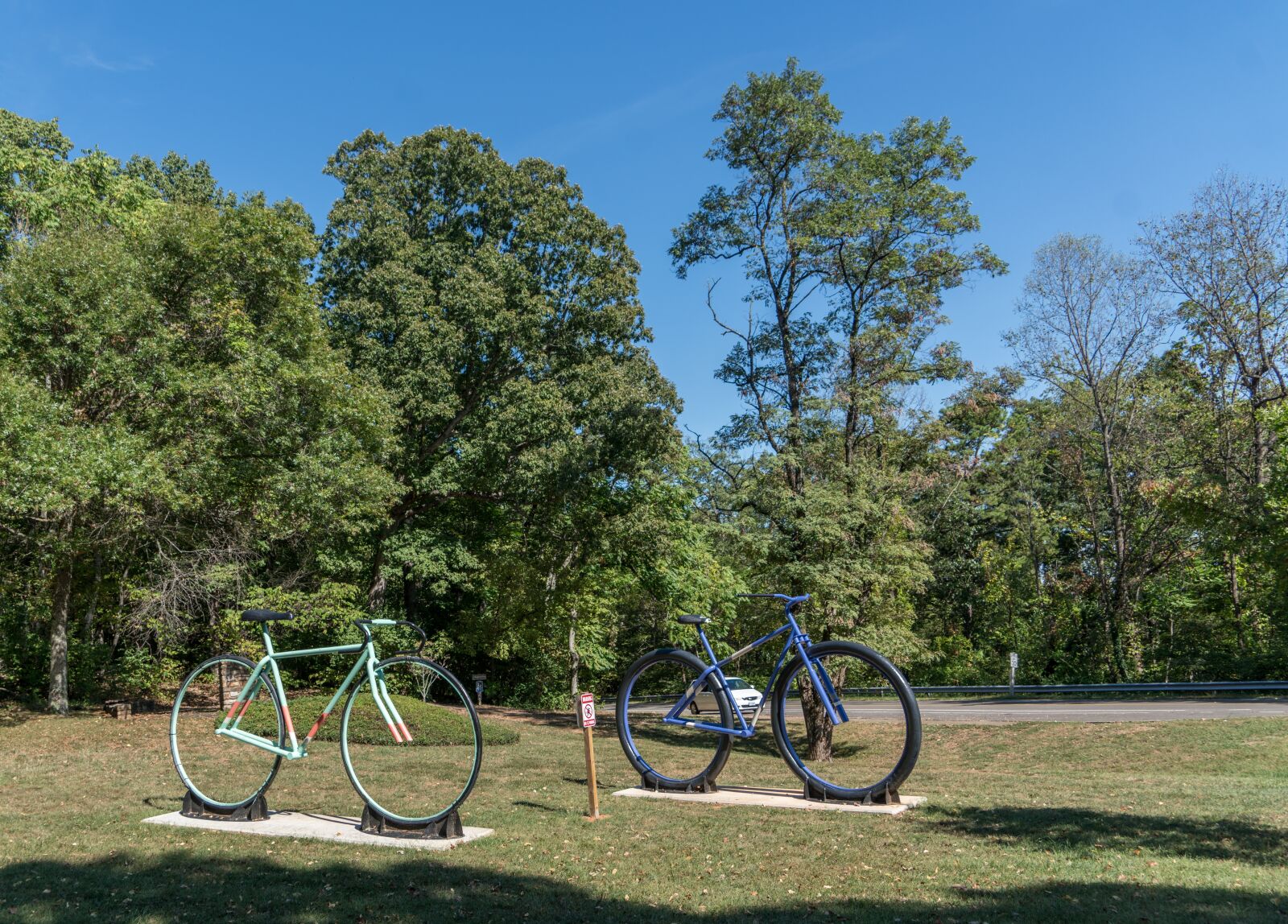 Sony a7R II + Sony FE 24-240mm F3.5-6.3 OSS sample photo. Statues, bikes, bicycle photography
