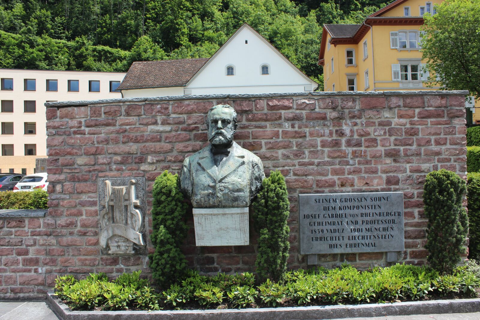 Canon EOS 600D (Rebel EOS T3i / EOS Kiss X5) sample photo. Liechtenstein, vaduz, monument photography