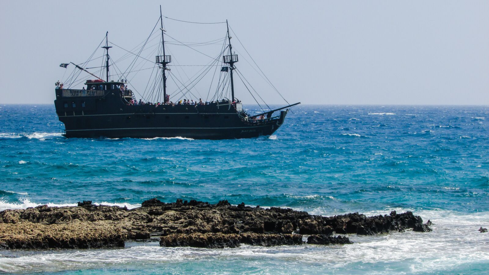Canon PowerShot SX400 IS sample photo. Coast, ship, pirates photography