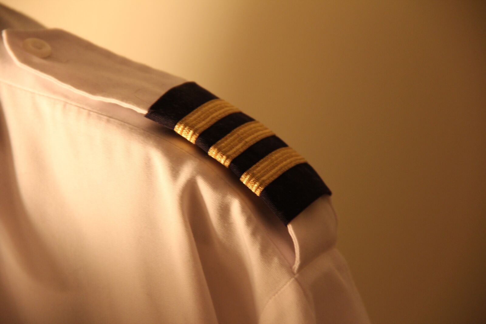 Canon EOS 600D (Rebel EOS T3i / EOS Kiss X5) sample photo. Pilot, aviation, strips photography