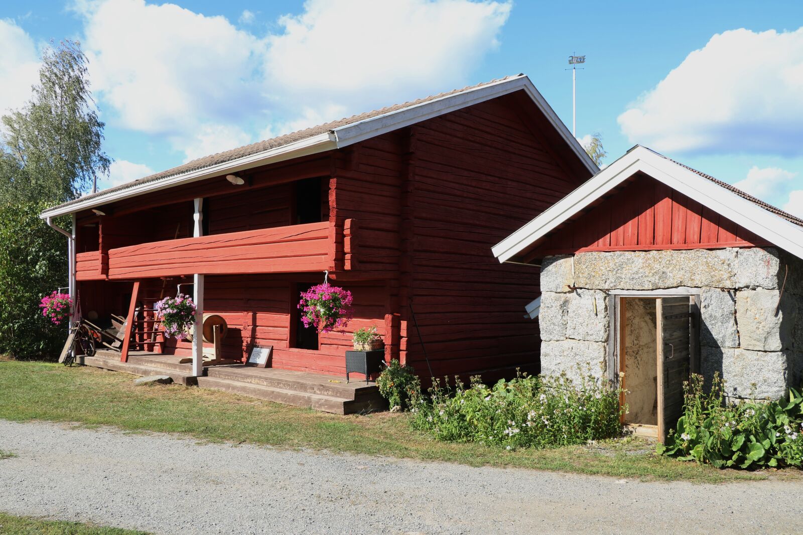 Canon EOS 750D (EOS Rebel T6i / EOS Kiss X8i) sample photo. Old building, architecture, granary photography