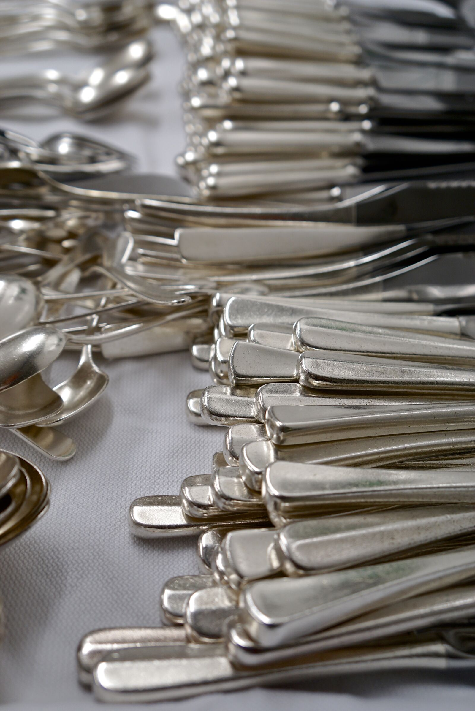 Sony a6000 + Sony E 18-55mm F3.5-5.6 OSS sample photo. Cutlery, silver cutlery, knife photography
