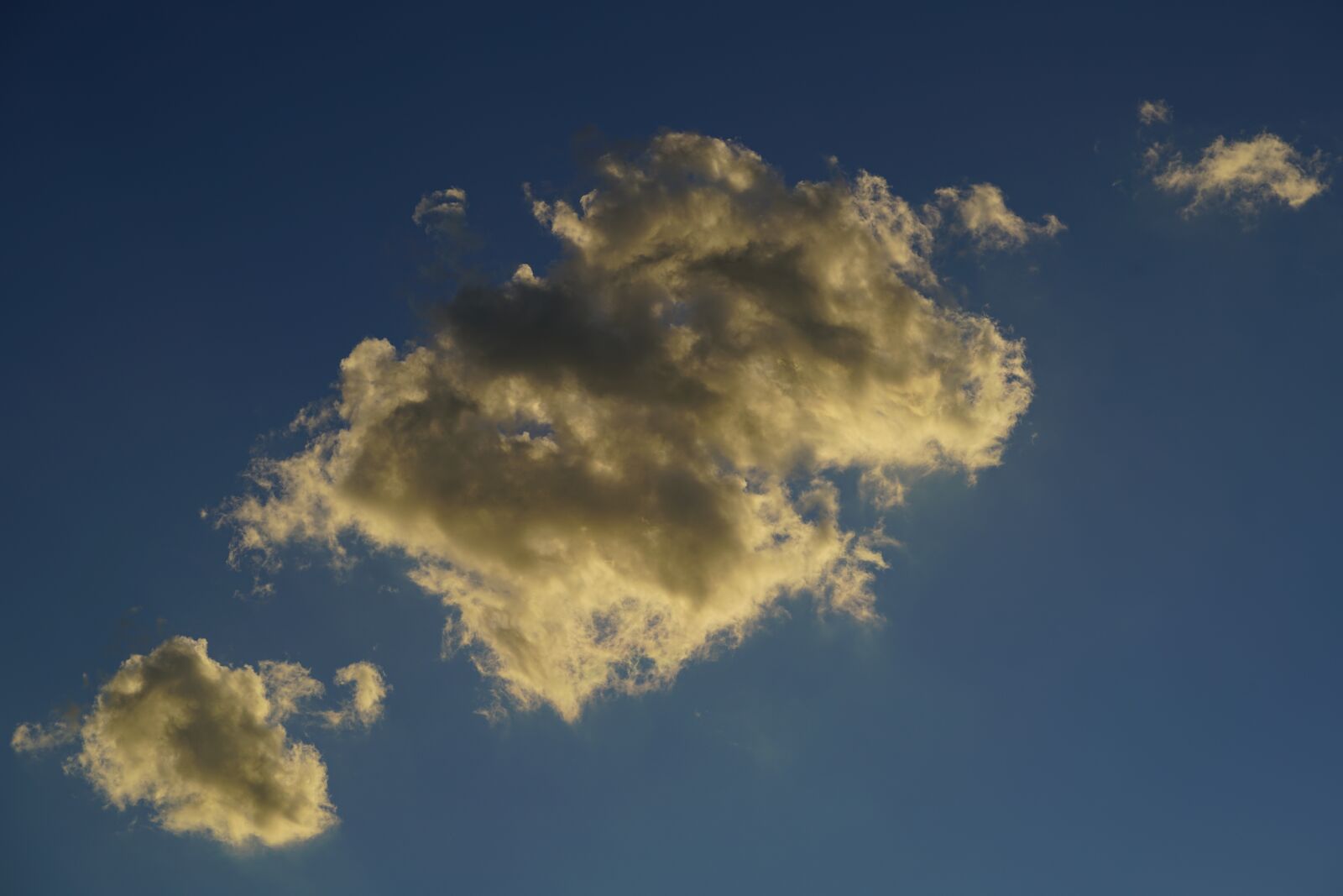 Sony a7R II + Sony FE 90mm F2.8 Macro G OSS sample photo. Sky, clouds, atmosphere photography