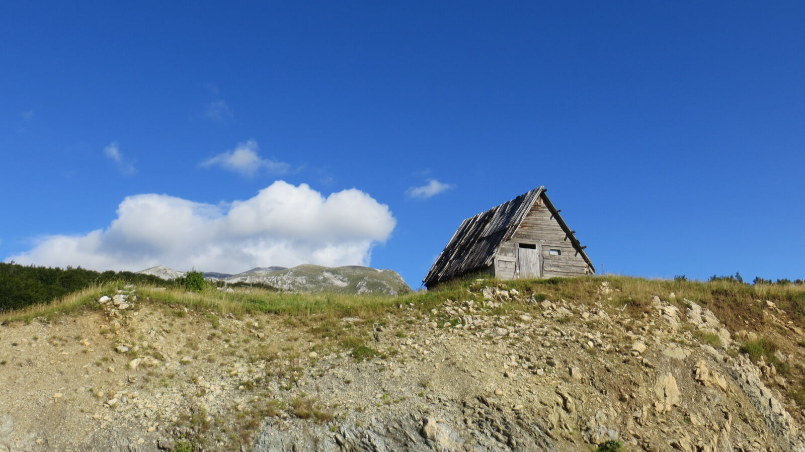 Canon PowerShot SX260 HS sample photo. Landscape, old, house photography