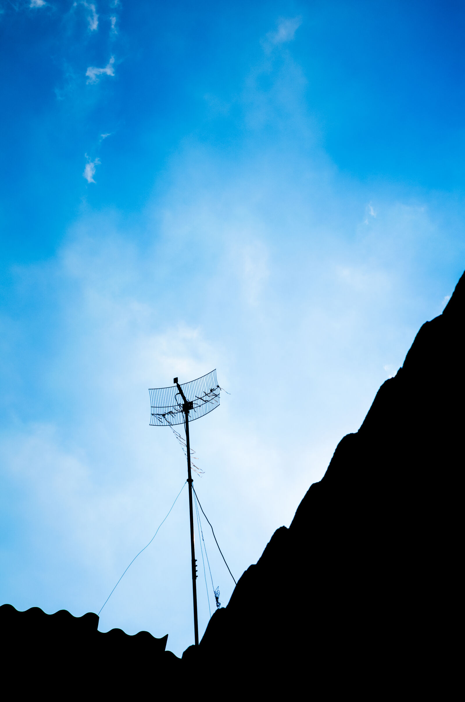 Nikon AF-S DX Nikkor 35mm F1.8G sample photo. Antenna, blue, city, dark photography