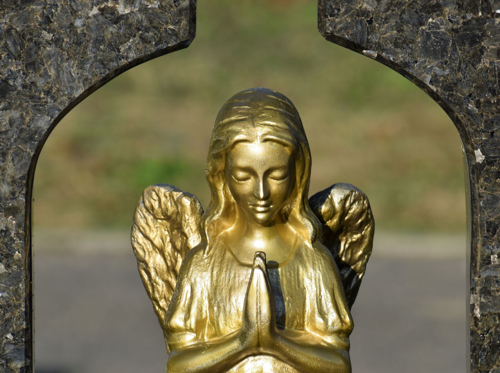 Nikon D3300 sample photo. Golden angel figure, headstone photography