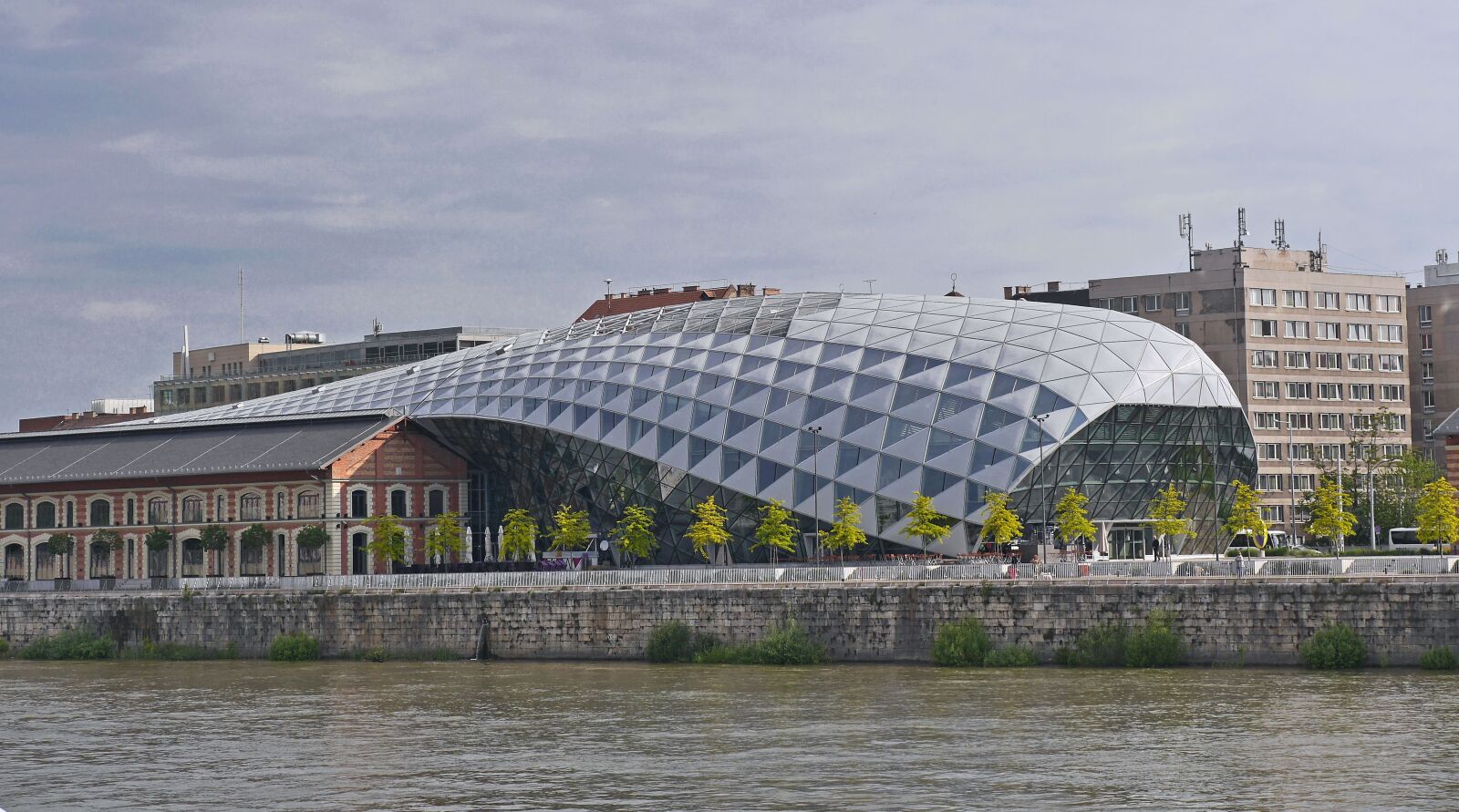 Panasonic Lumix DMC-GH3 sample photo. Wal, budapest, modern photography