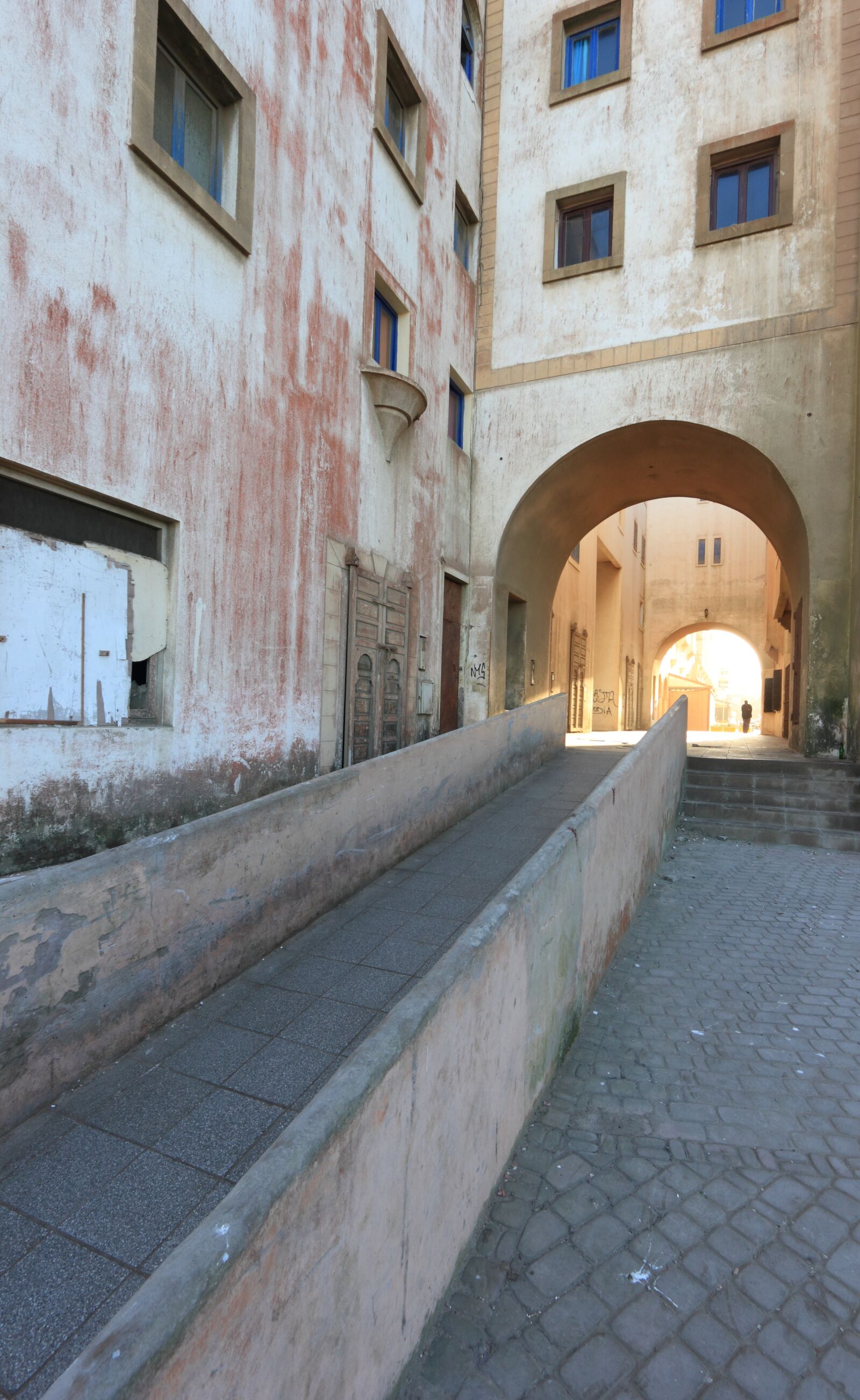 Canon EOS 550D (EOS Rebel T2i / EOS Kiss X4) sample photo. Morocco, essaouira, building photography