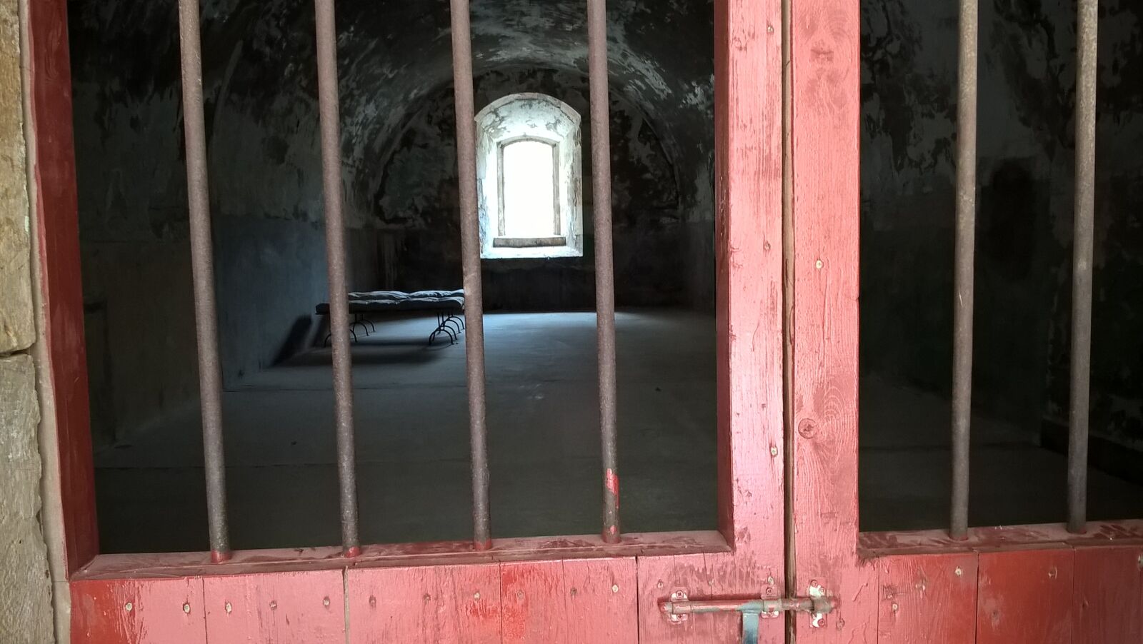 Microsoft Lumia 640 LTE sample photo. Cell, balusters, jail photography