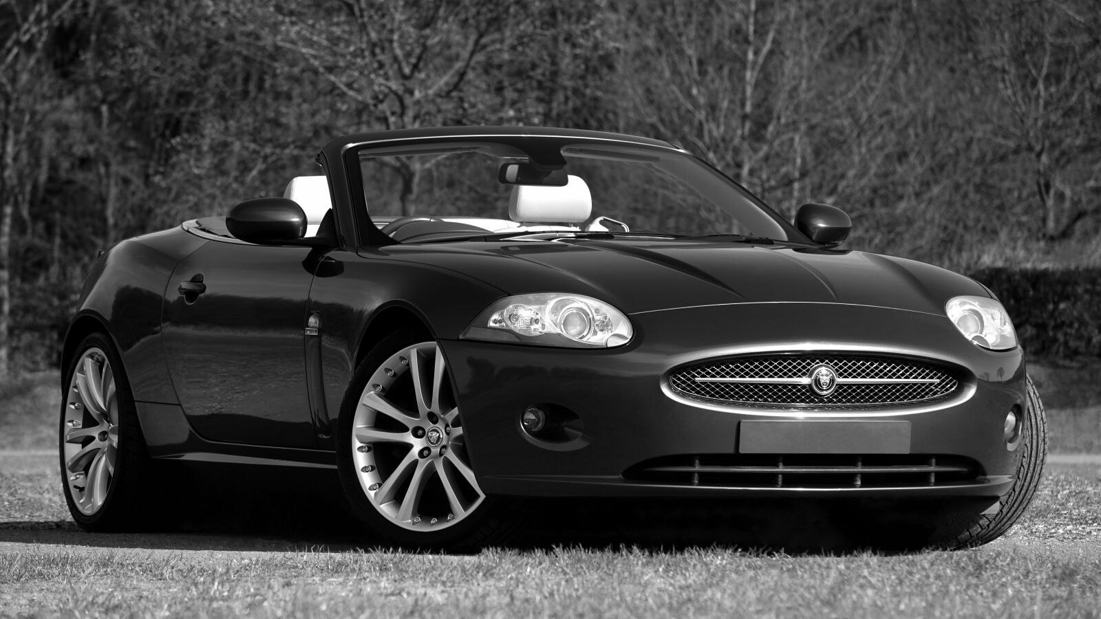 Sony E 55-210mm F4.5-6.3 OSS sample photo. Black white, car, convertible photography