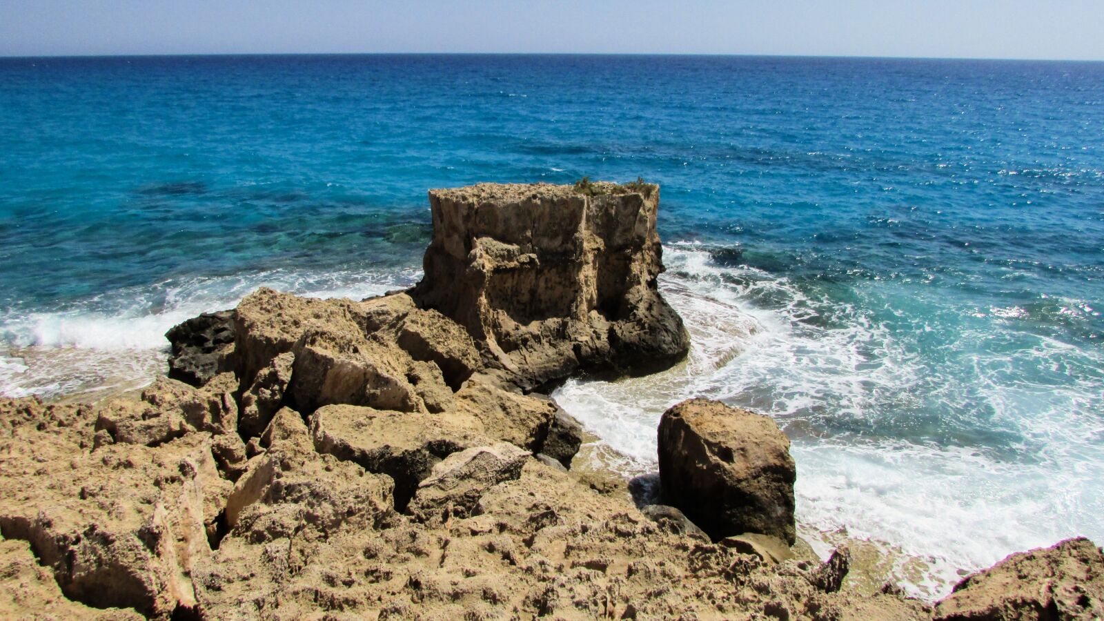 Canon PowerShot SX400 IS sample photo. Rocky coast, rock, wave photography