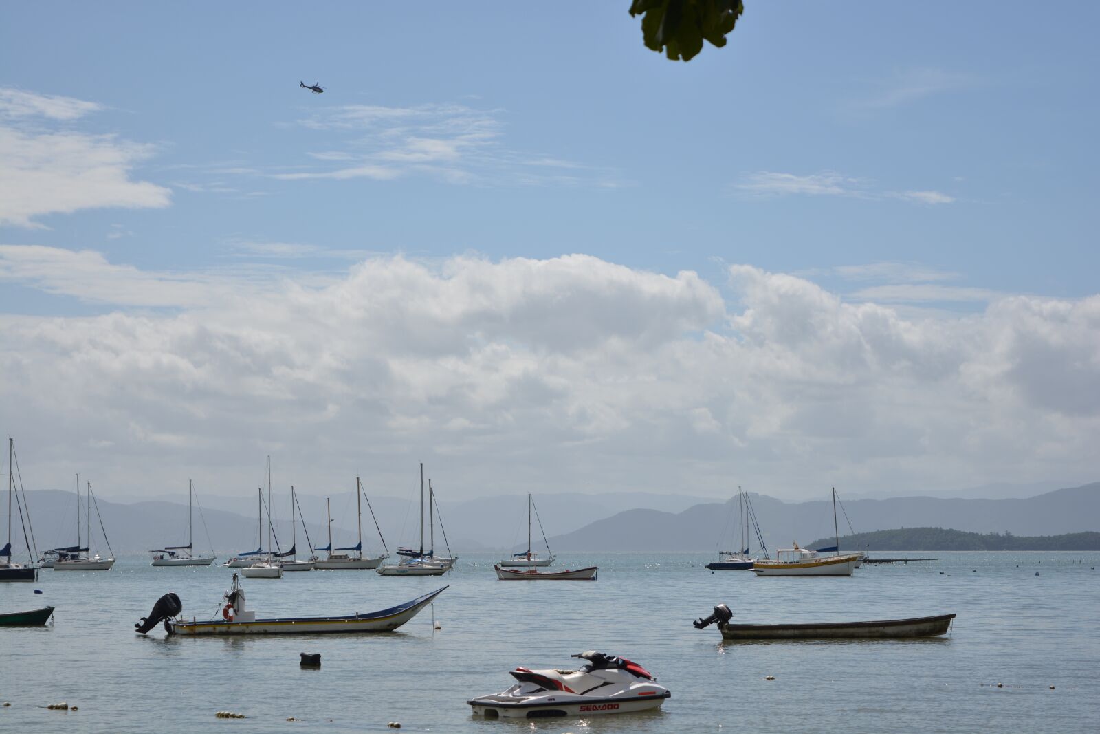 Nikon D5200 sample photo. Beach, boats, florianópolis photography