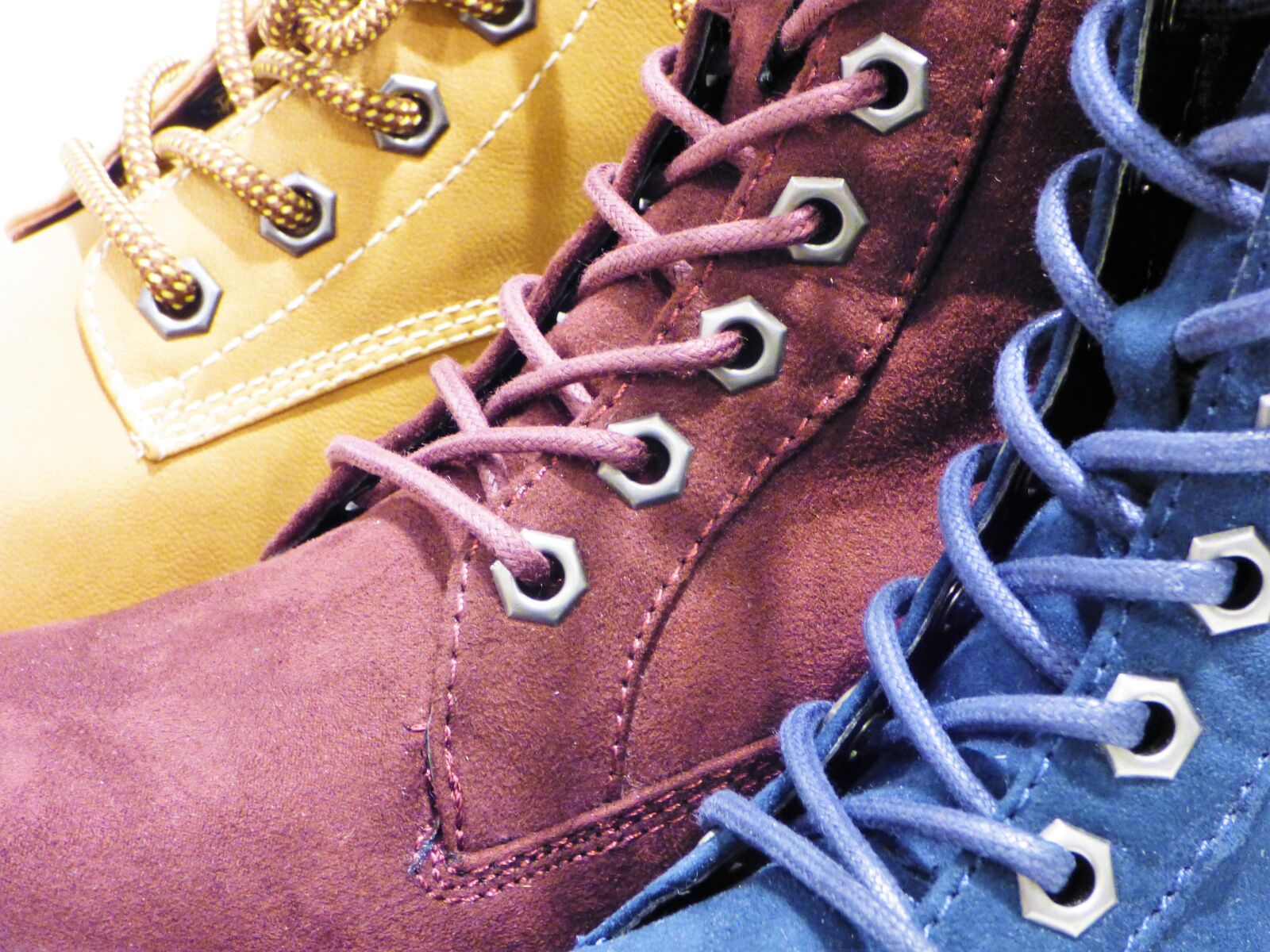 Panasonic DMC-FZ72 sample photo. Shoe, boots, color photography