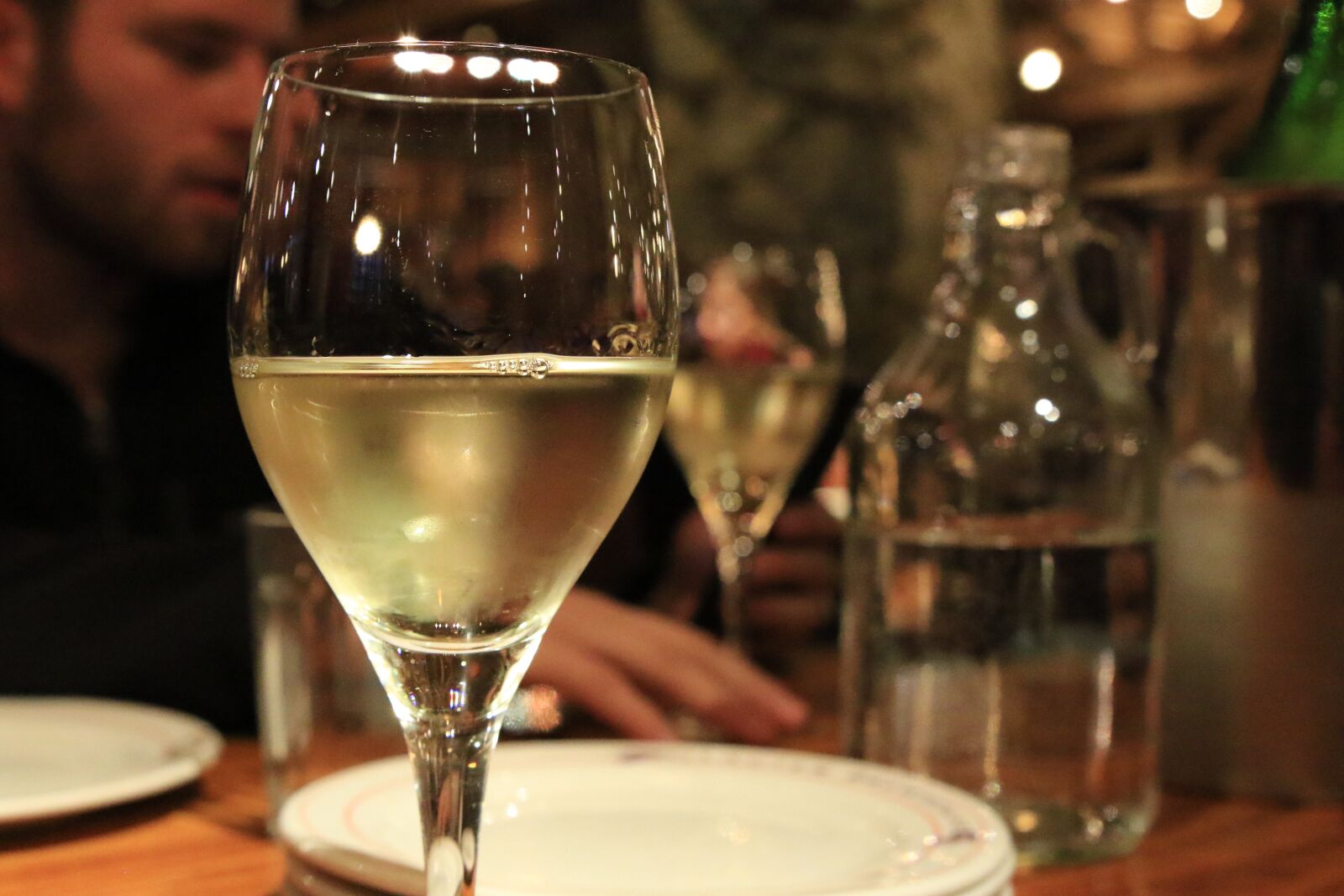 Canon EOS 7D Mark II sample photo. Wine, white, glass photography