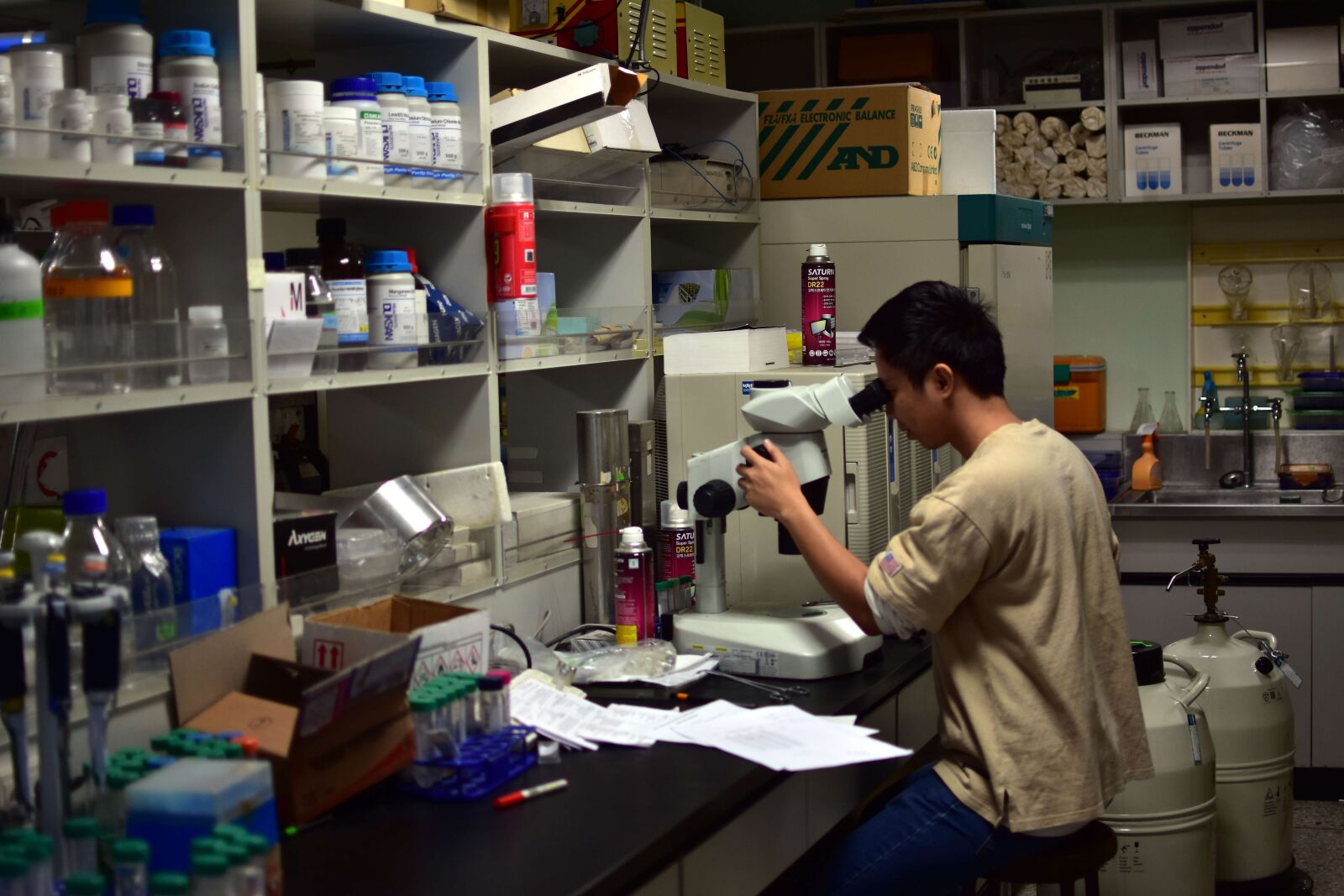 Nikon D7200 sample photo. Student, labo, lab photography