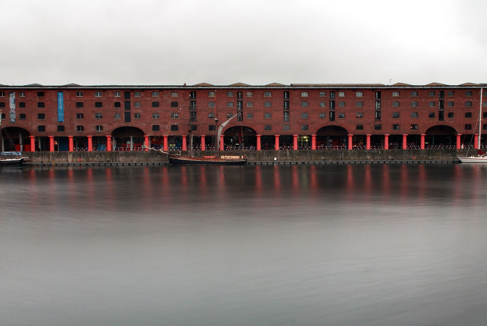 Canon EOS 600D (Rebel EOS T3i / EOS Kiss X5) sample photo. River, water, waterfront, historical photography
