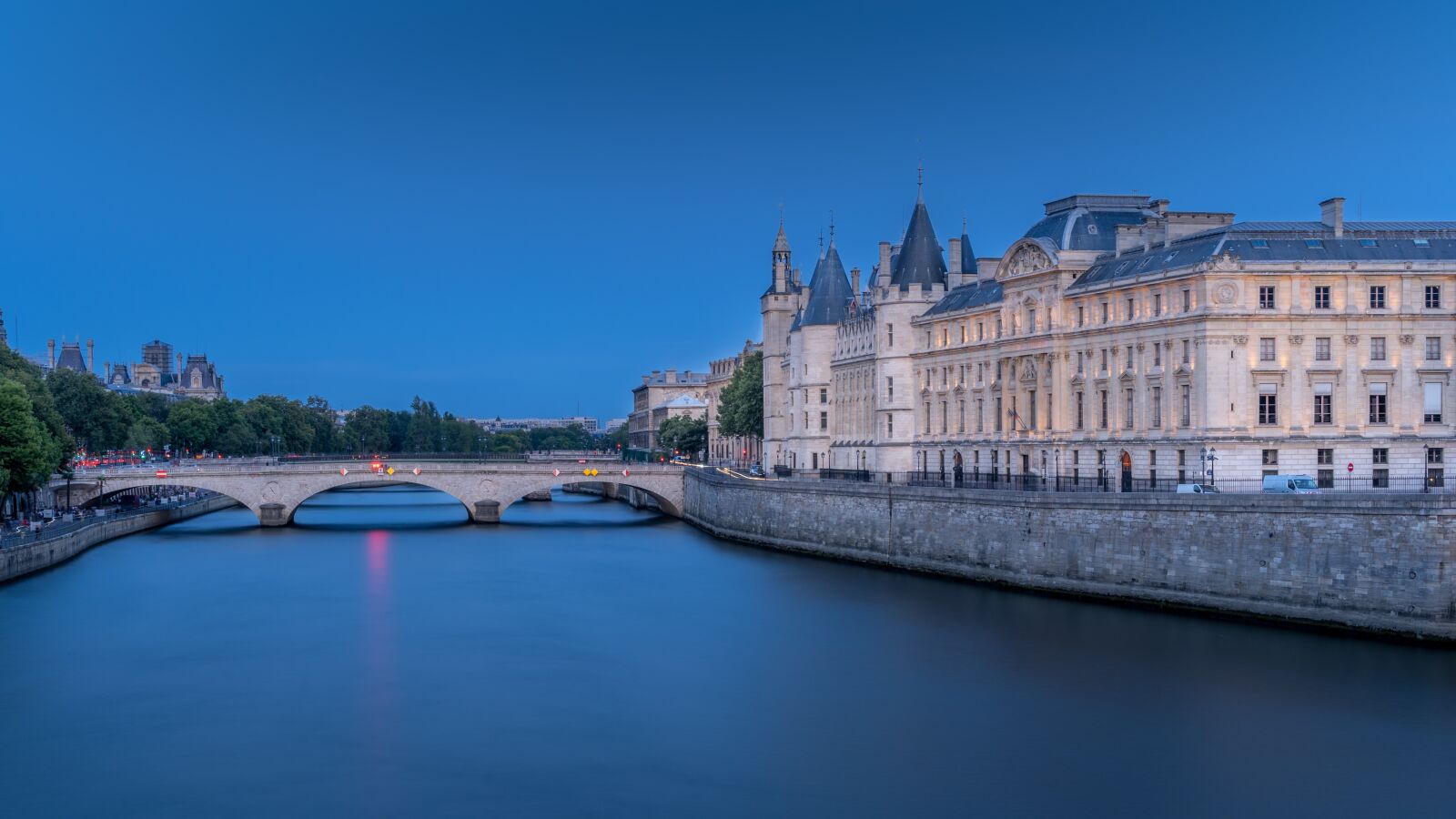 Sony a7 III + Sony FE 24-240mm F3.5-6.3 OSS sample photo. Paris, river, bridge photography