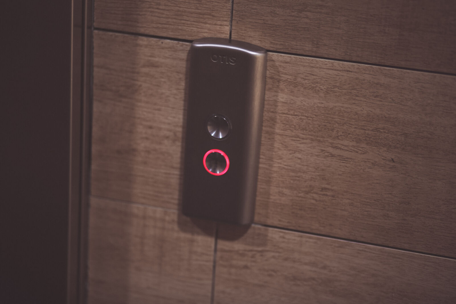 Canon EF 85mm F1.8 USM sample photo. Elevator, escalator, knob photography