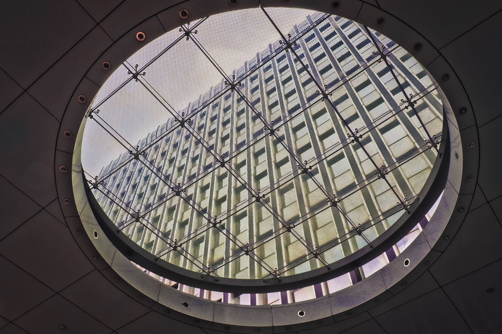 Olympus OM-D E-M10 sample photo. Glass, architecture, modern photography