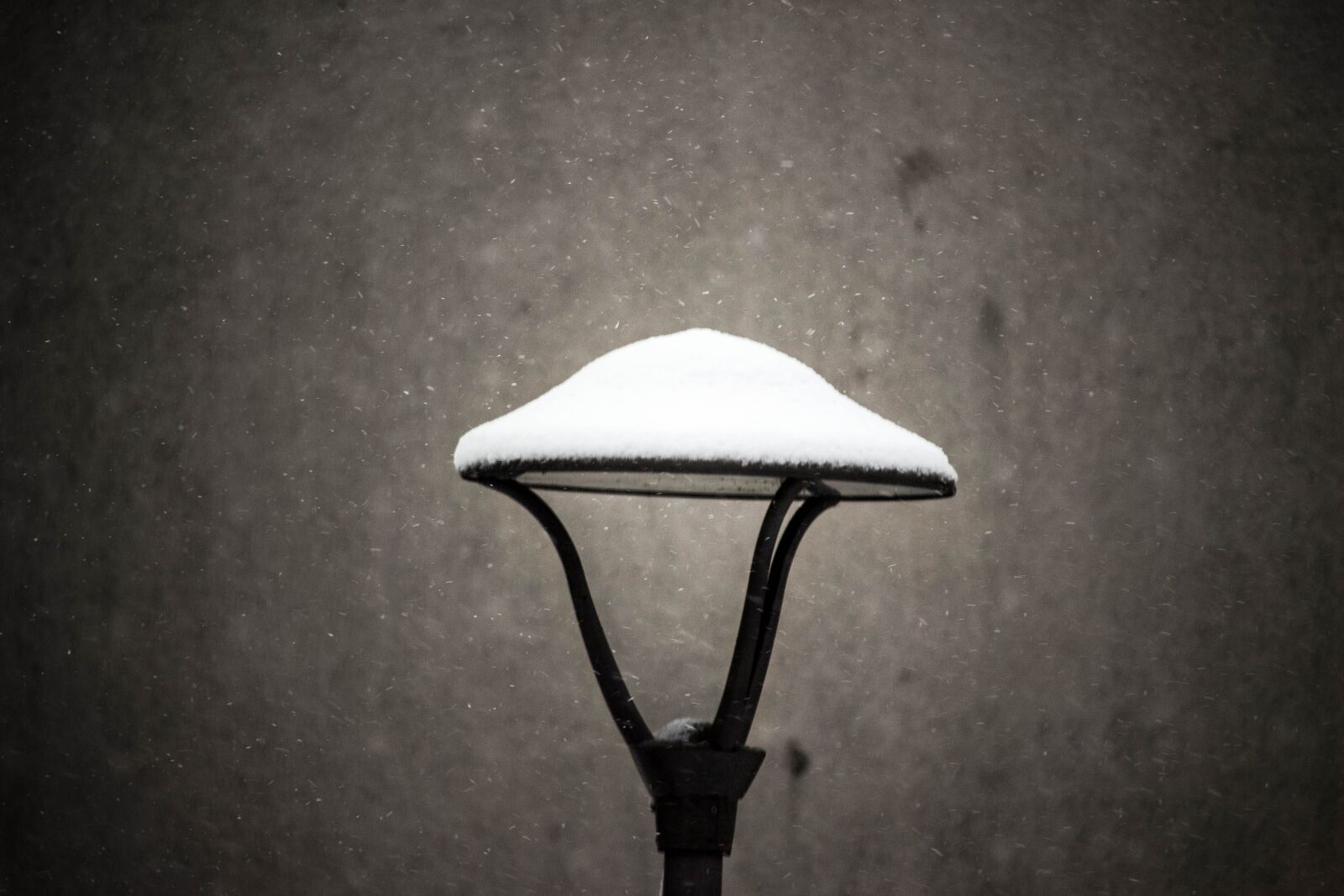 Canon EF-S 55-250mm F4-5.6 IS STM sample photo. Lantern, snow, winter photography