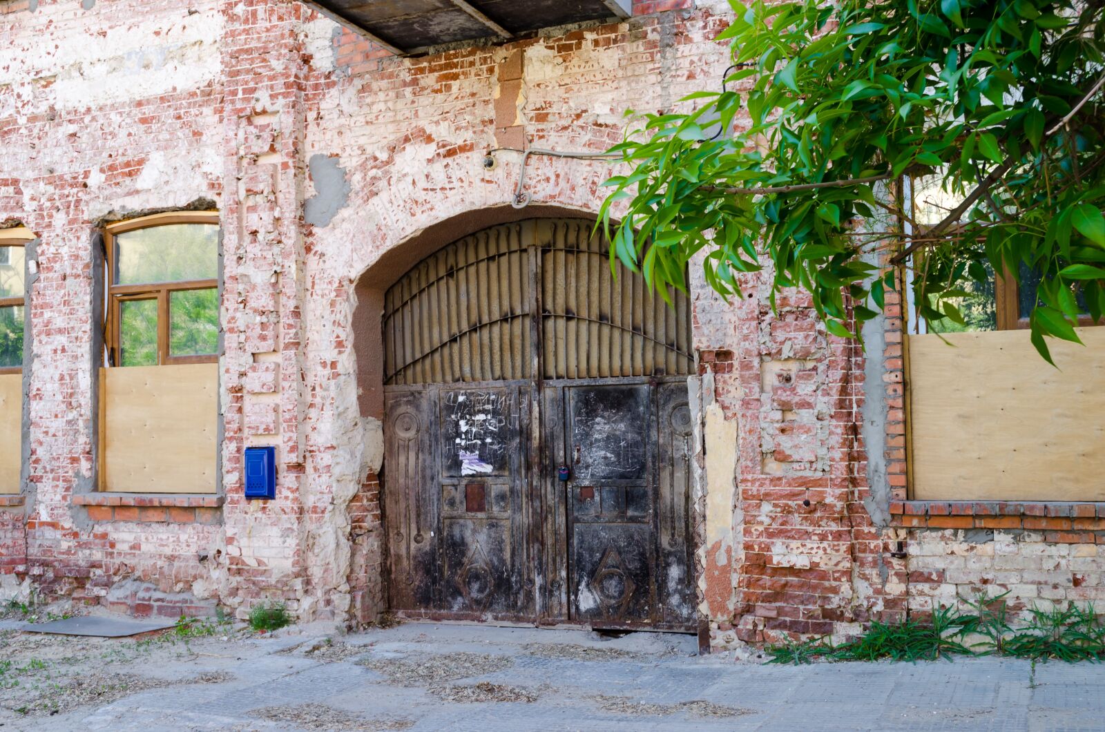 Nikon D7000 sample photo. City, architecture, gate photography