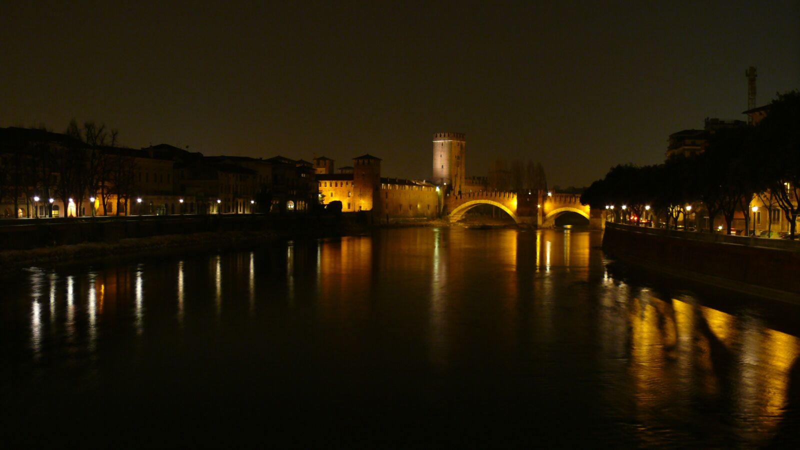 Panasonic DMC-FZ50 sample photo. Dark, night, castle photography