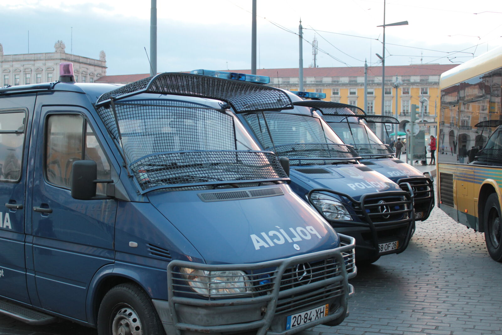 Canon EOS 550D (EOS Rebel T2i / EOS Kiss X4) sample photo. Car, police, police, cars photography
