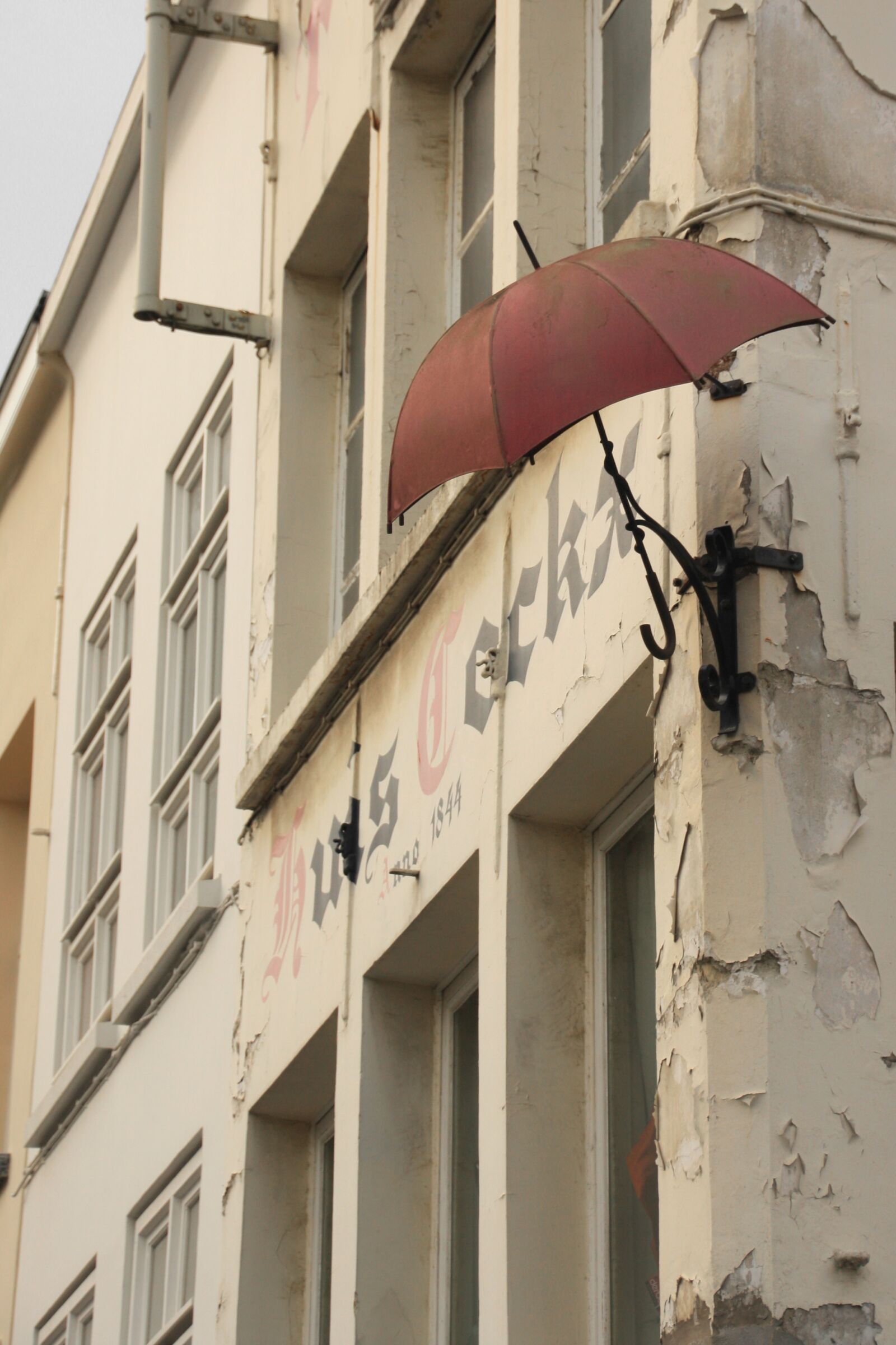 Canon EOS 1000D (EOS Digital Rebel XS / EOS Kiss F) sample photo. Building, city, architecture photography