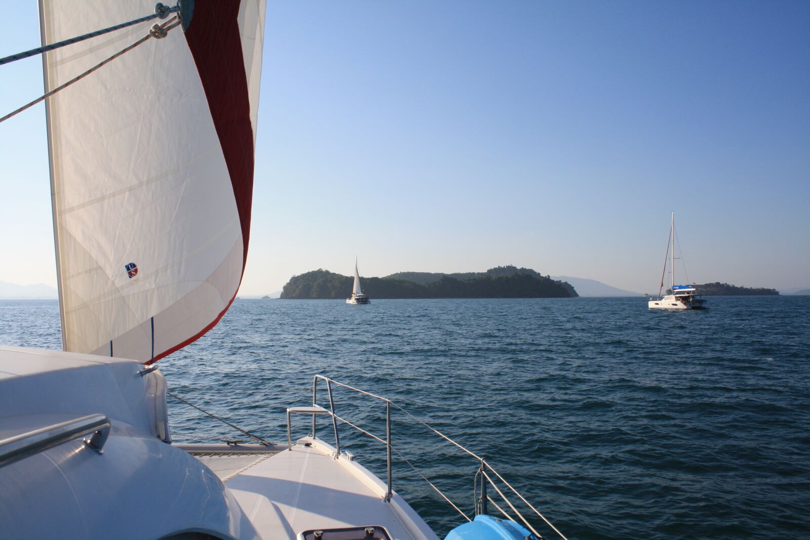 Canon EOS 1000D (EOS Digital Rebel XS / EOS Kiss F) sample photo. Yacht, catamaran, sail photography