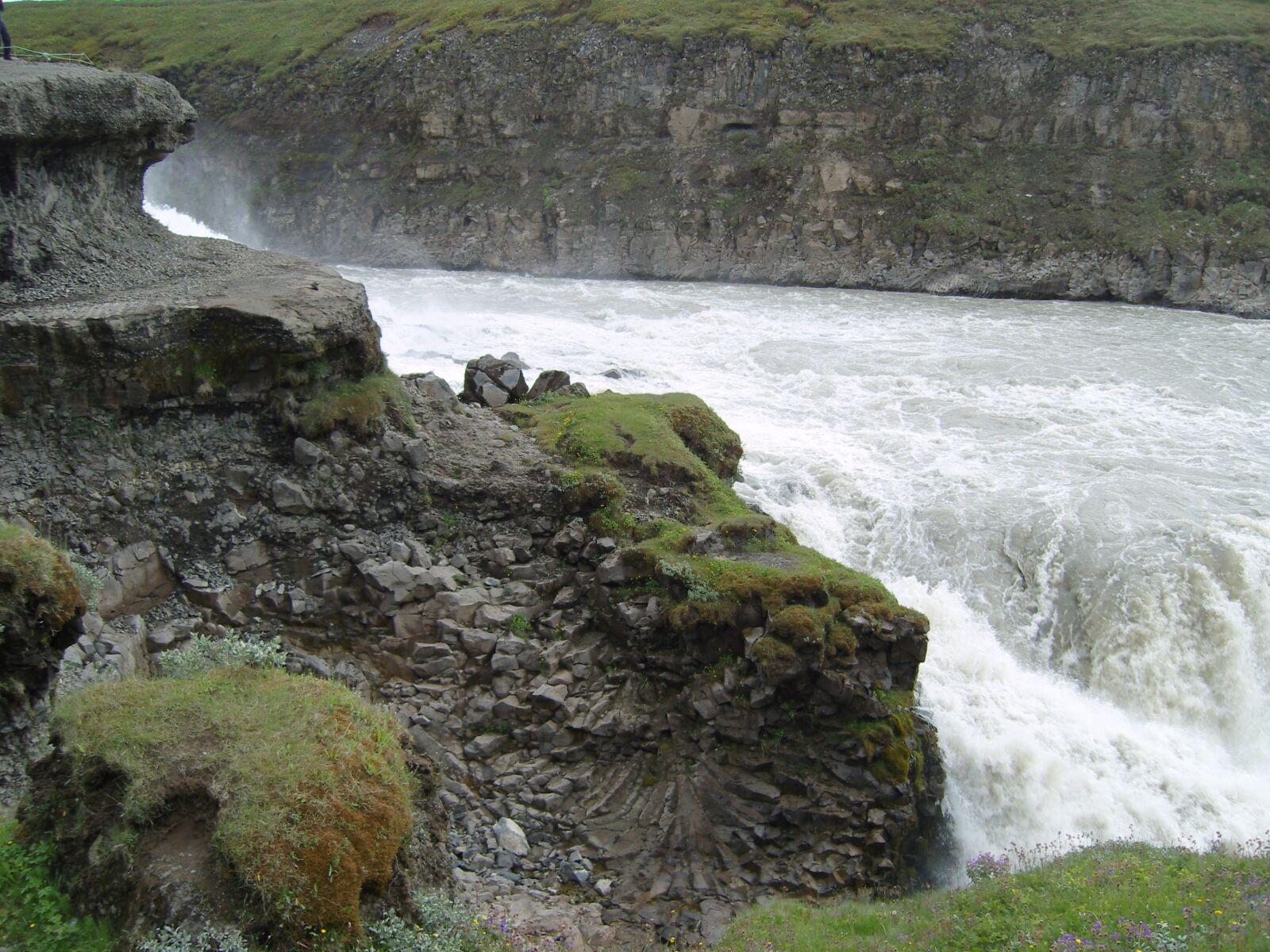 Samsung NV8 , VLUU NV8 sample photo. Waterfall, iceland, nature photography