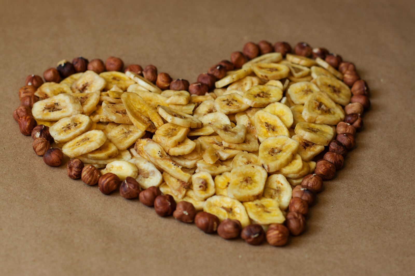 Canon EOS 70D + Canon EF 50mm F1.4 USM sample photo. Banana, dried, chips photography