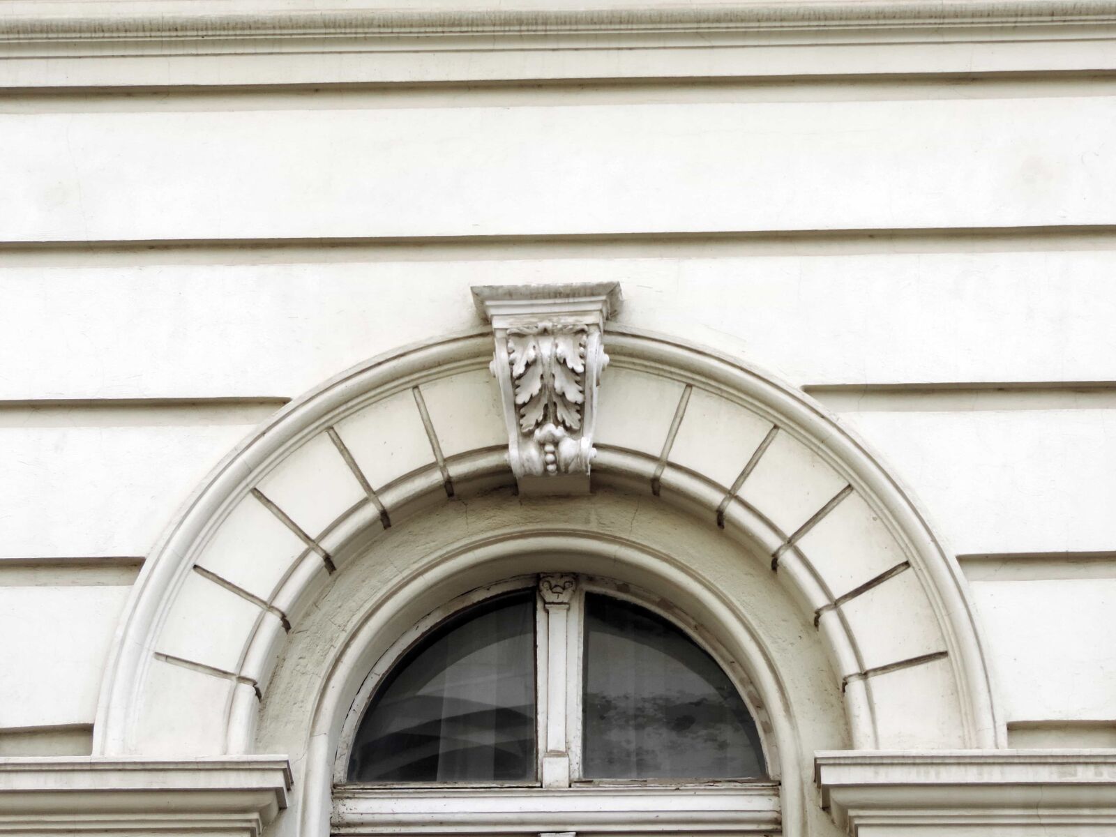 Nikon Coolpix P520 sample photo. Architecture, building, window, house photography
