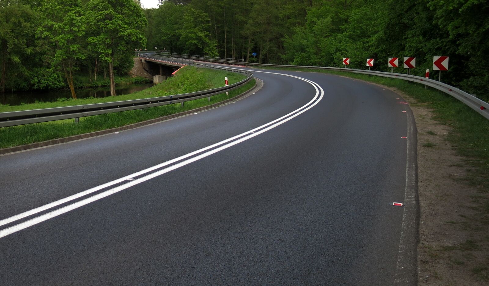 Canon PowerShot G15 sample photo. Way, bend, polish road photography