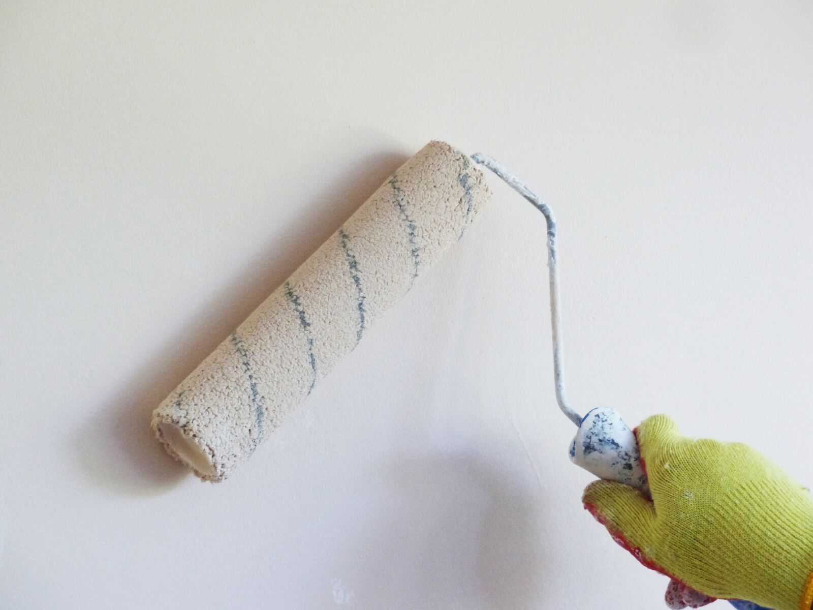 Panasonic Lumix DMC-FZ200 sample photo. Painting, white wall, paint photography