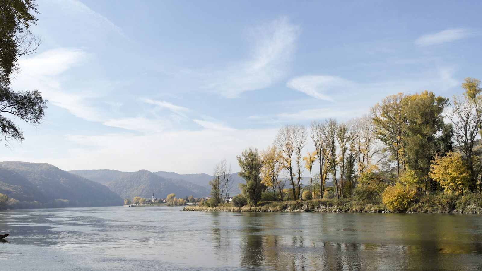 Samsung NX1000 sample photo. Danube, austria, river photography