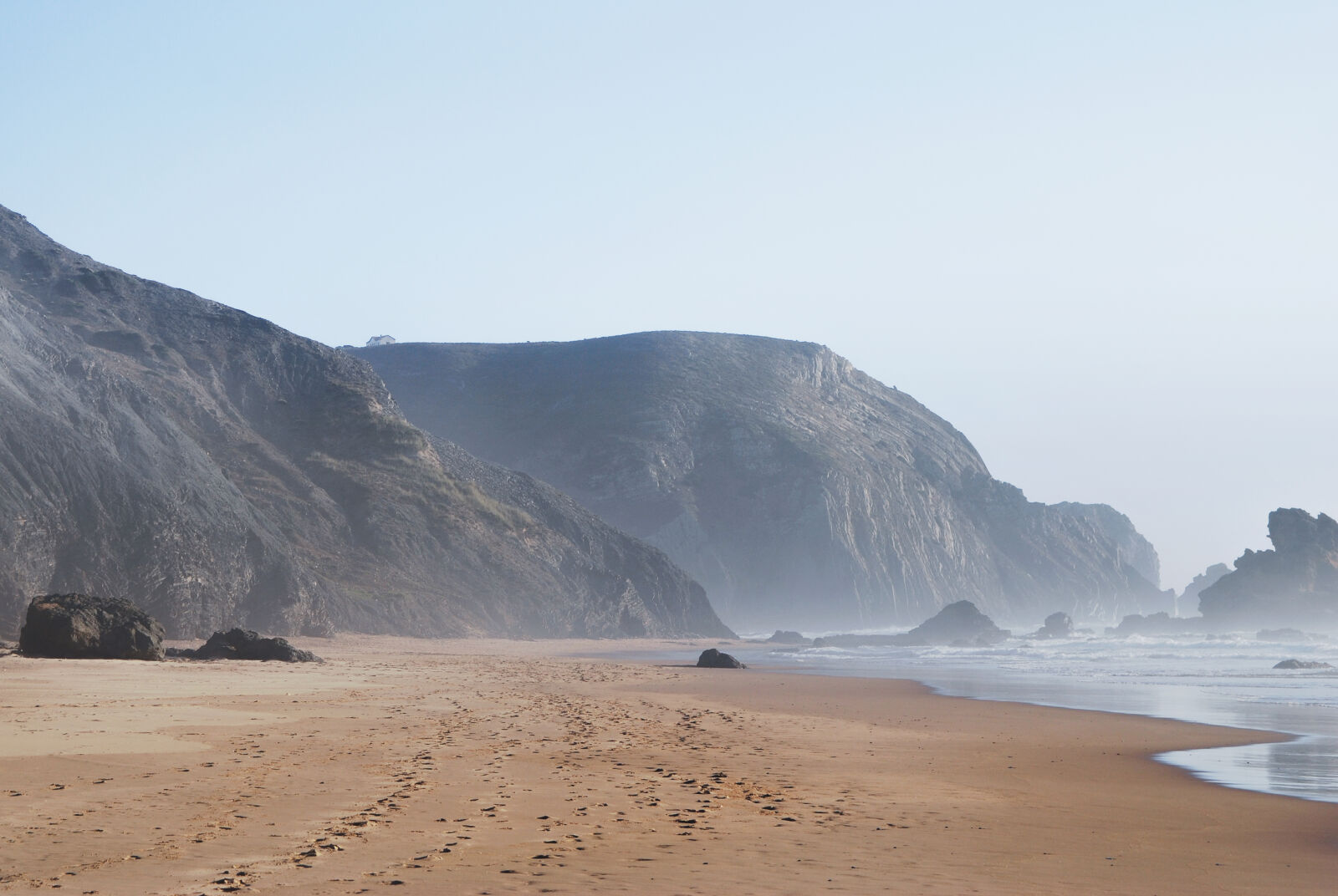Nikon D60 + Sigma 17-50mm F2.8 EX DC OS HSM sample photo. Beach, calmness, coast, fog photography