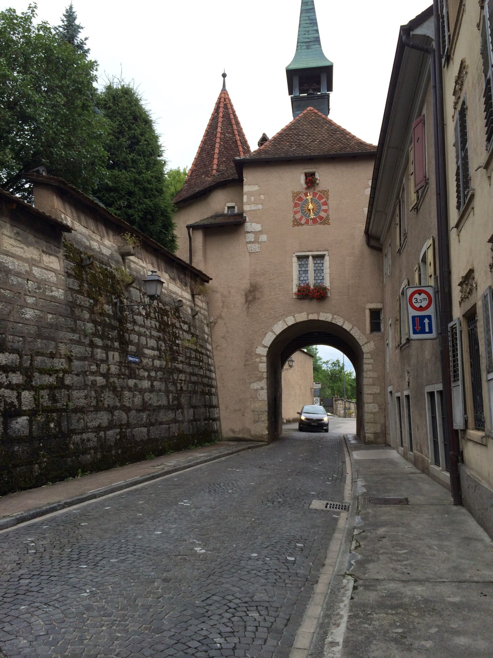 iPhone 5s back camera 4.12mm f/2.2 sample photo. City gate, porrentruy, road photography