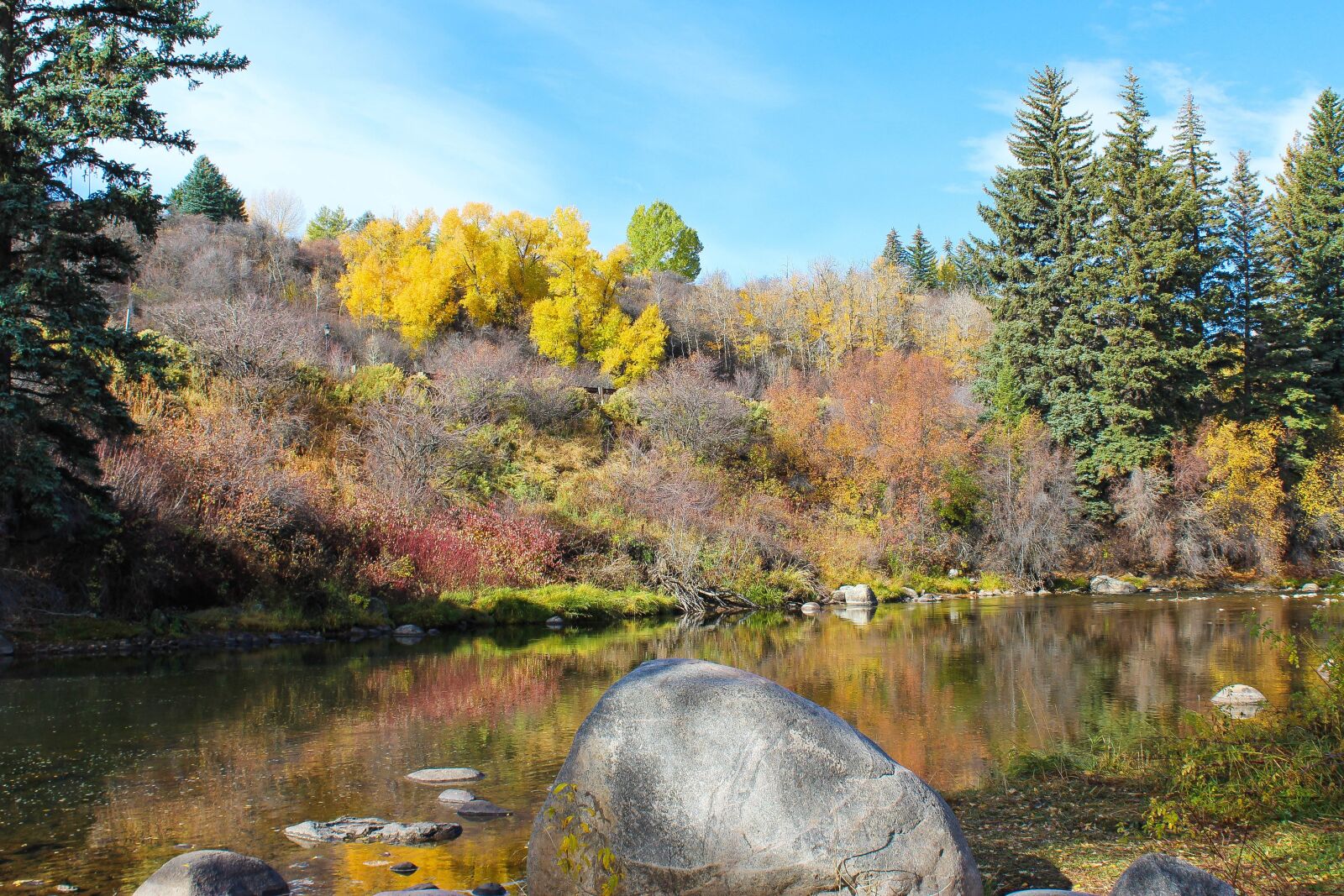 Canon EOS 1200D (EOS Rebel T5 / EOS Kiss X70 / EOS Hi) sample photo. River, colorado, autumn photography