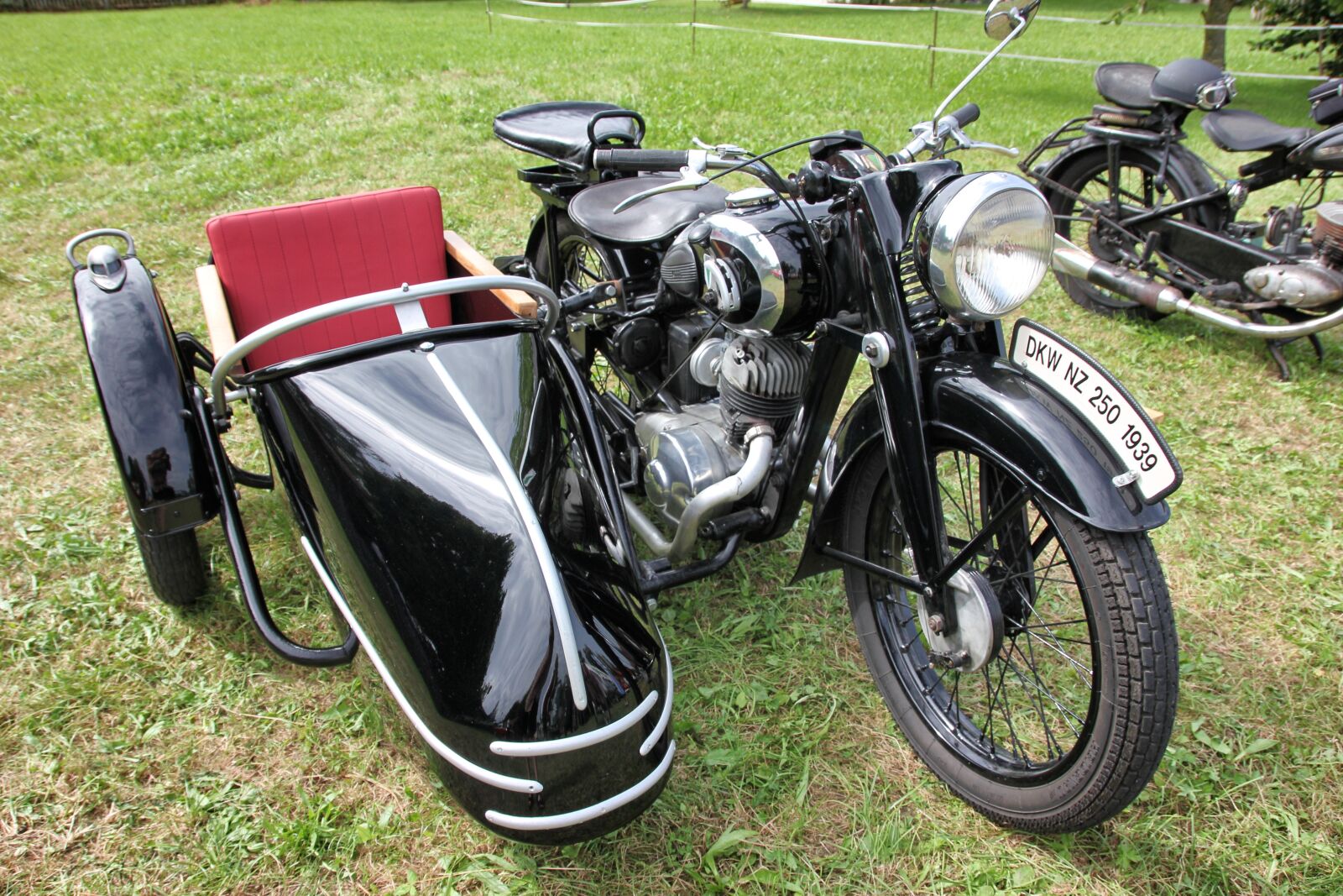 Canon EOS 550D (EOS Rebel T2i / EOS Kiss X4) sample photo. Wheel, motorcycle, transport system photography