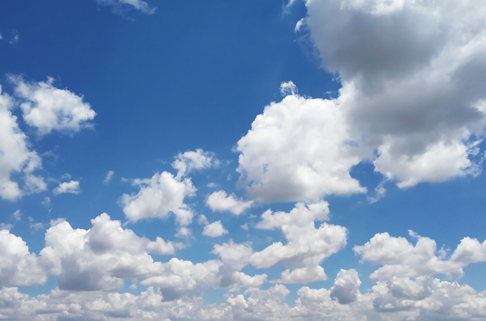 Xiaomi Redmi Note 5 Pro sample photo. Clouds, blue sky, sky photography