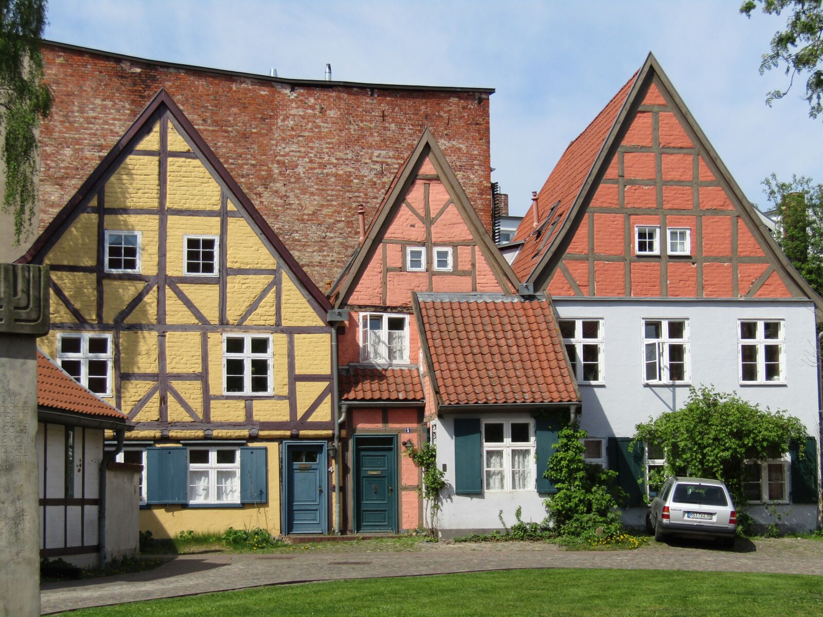 Canon PowerShot SX410 IS sample photo. Truss, houses, historic center photography