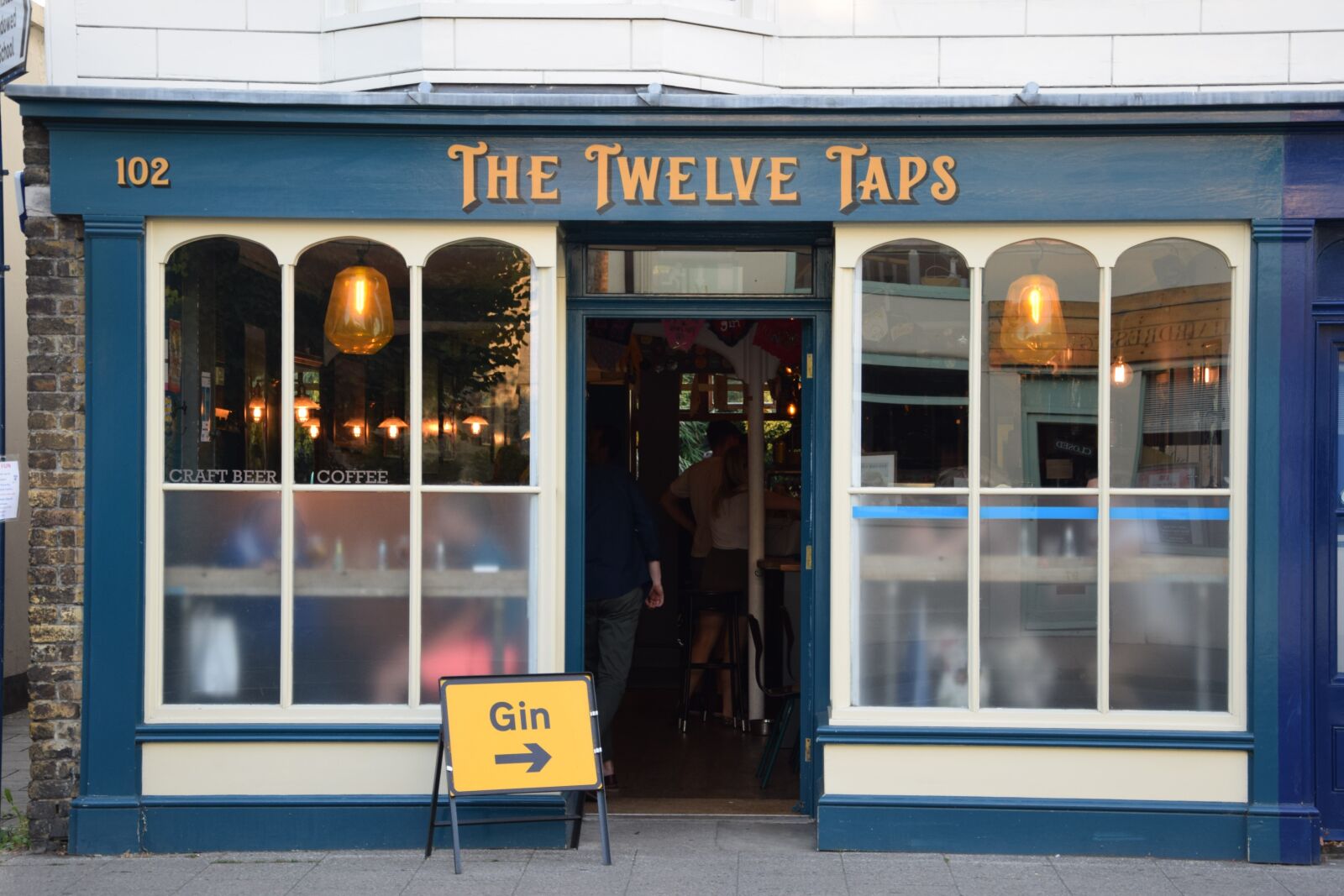 Nikon D3300 sample photo. England, pub, small photography