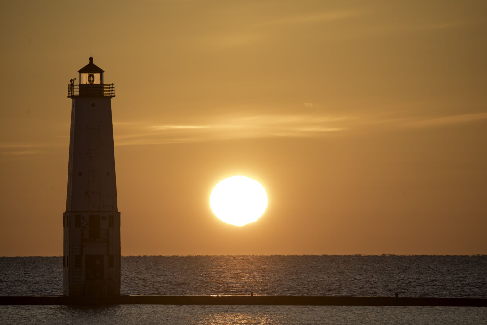 Nikon D810 sample photo. Lighthouse, frankfort, michigan photography