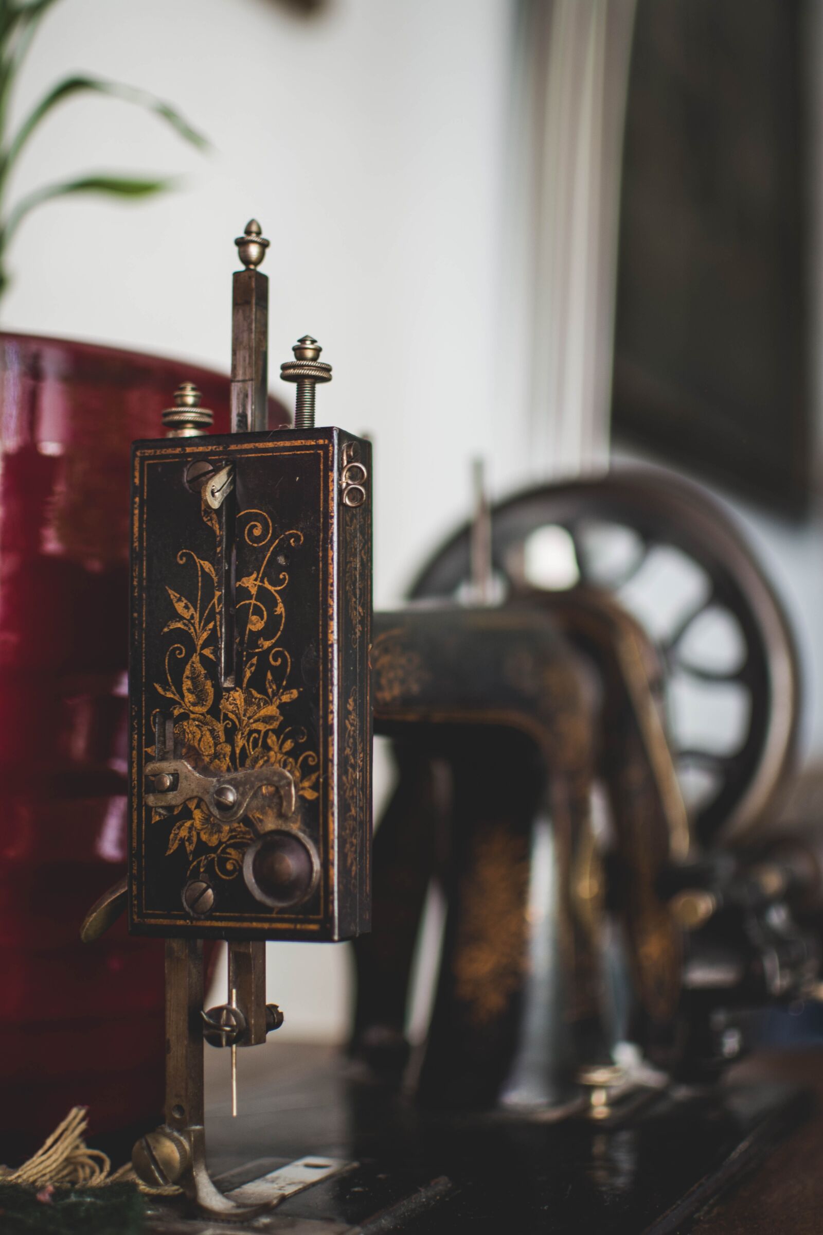Nikon D5200 sample photo. Sewing machine, old, sew photography