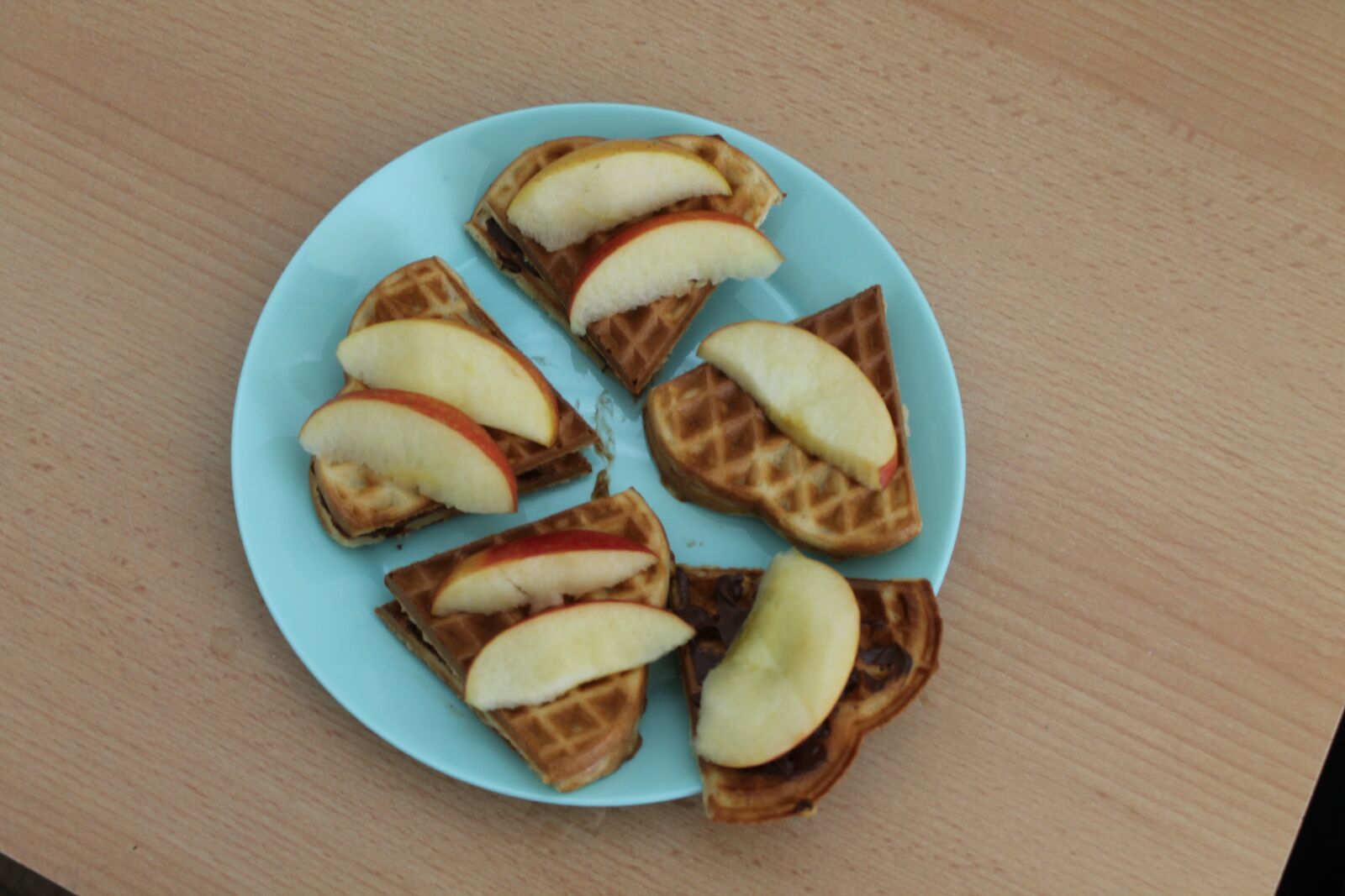Canon EOS 1100D (EOS Rebel T3 / EOS Kiss X50) sample photo. Waffles, apple, dessert photography